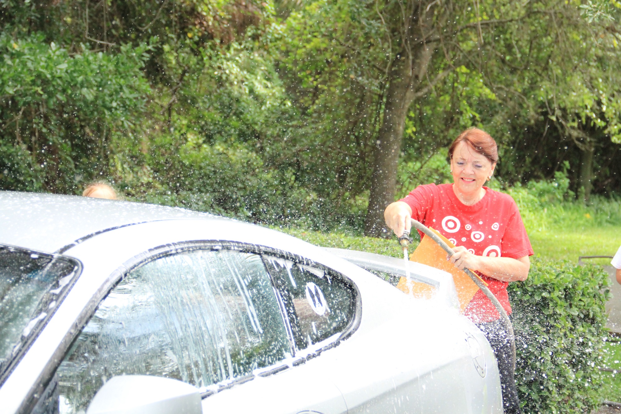 Debi Reed washes a car. Photo  by Nichole Osinski