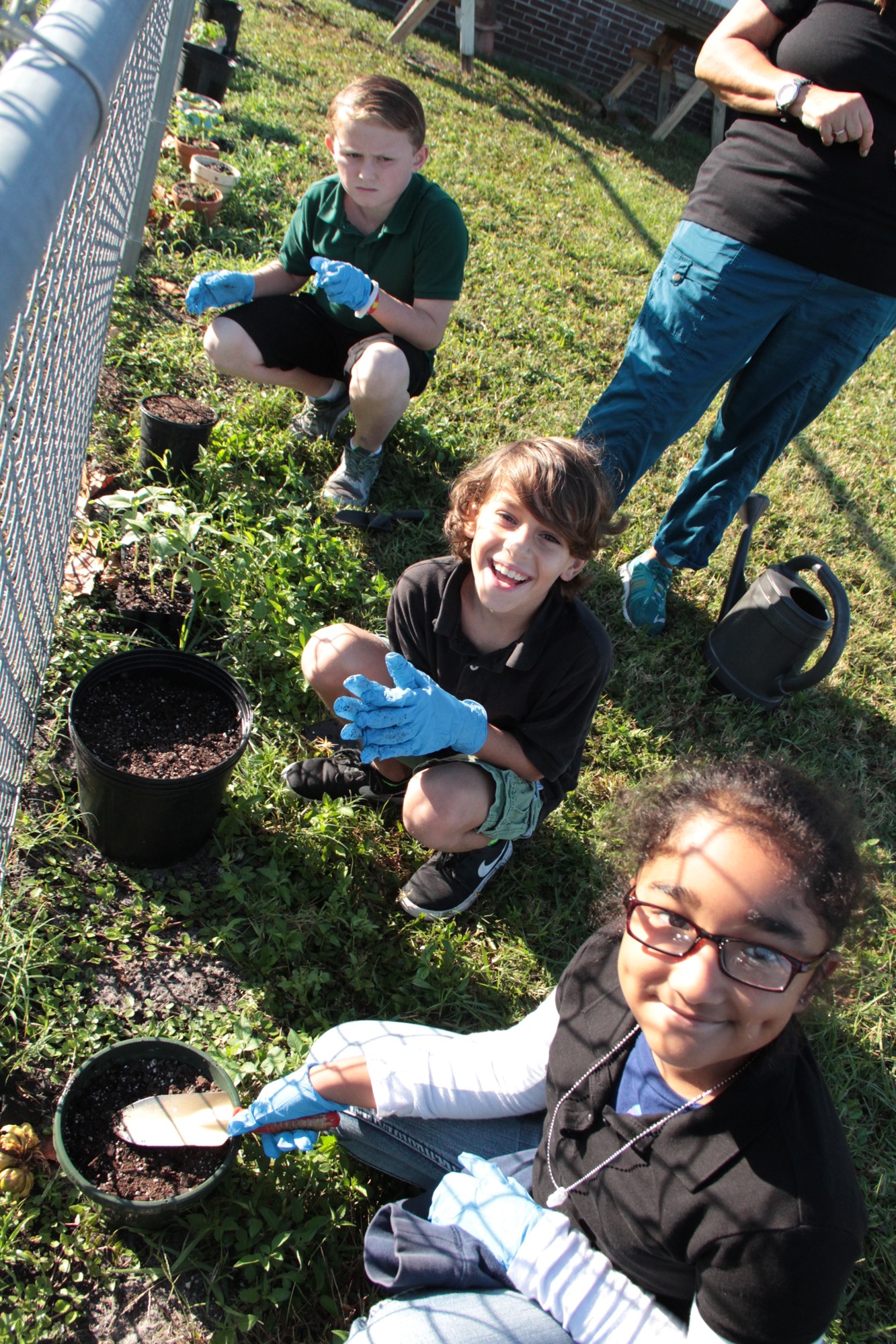 Fourth graders Braydon Russell, Dominic Arroyo and Yvonne Echavarria. Photo by Nichole Osinski