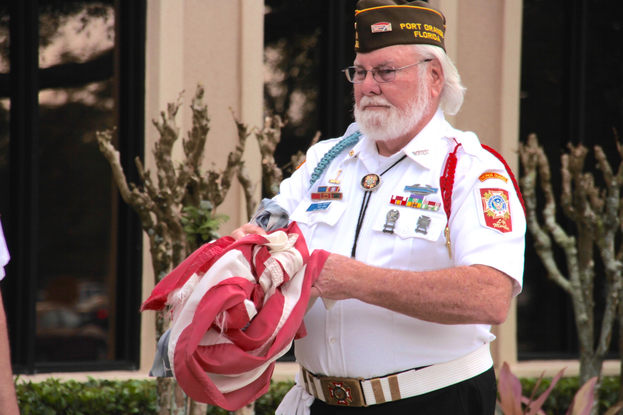 Mike Wright carries the old American flag. Photo by Nichole Osinski