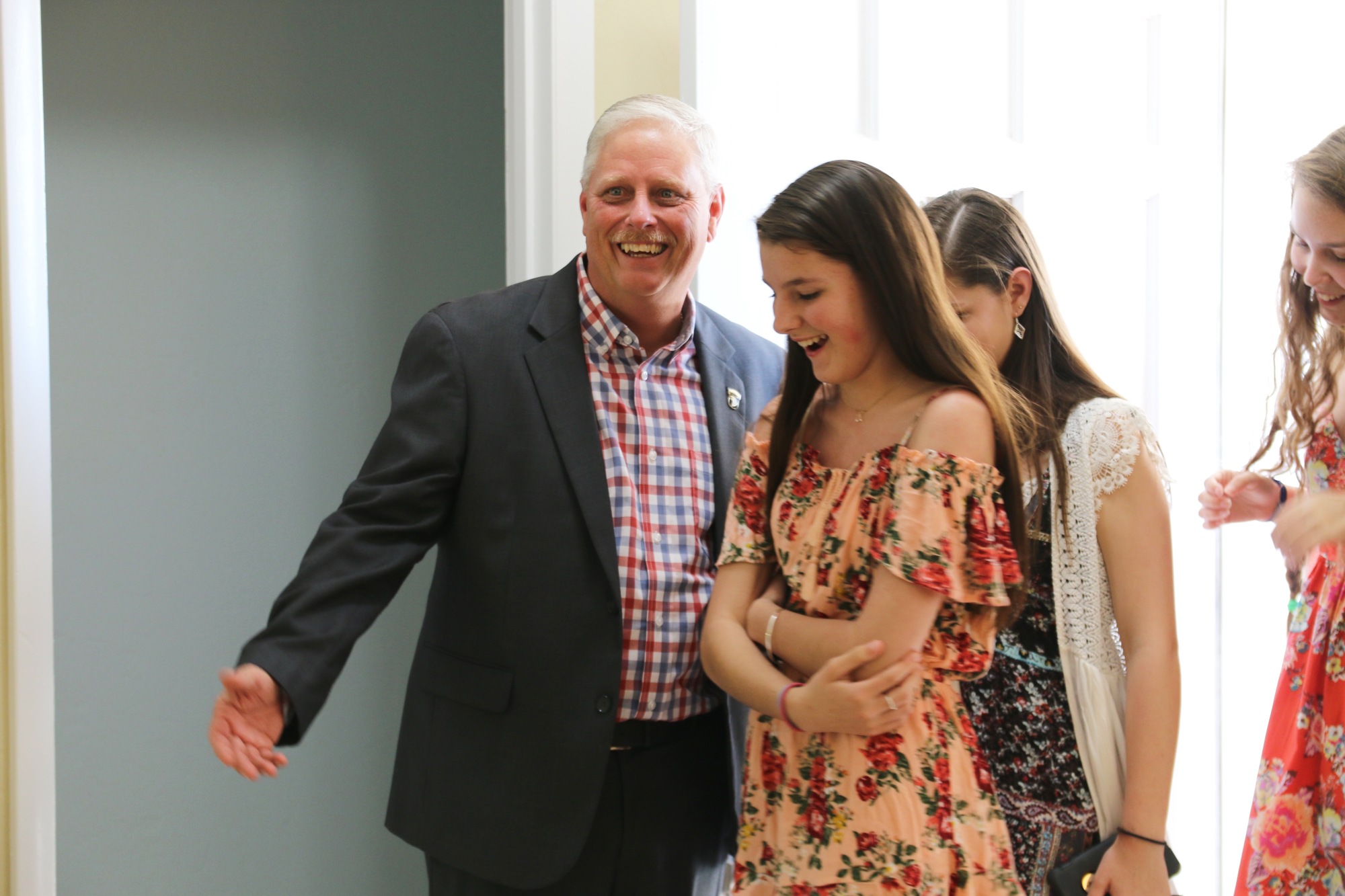 Stephen Pyle with his daughters Michaeli, Mandy and Chloe. Photo by Nichole Osinski