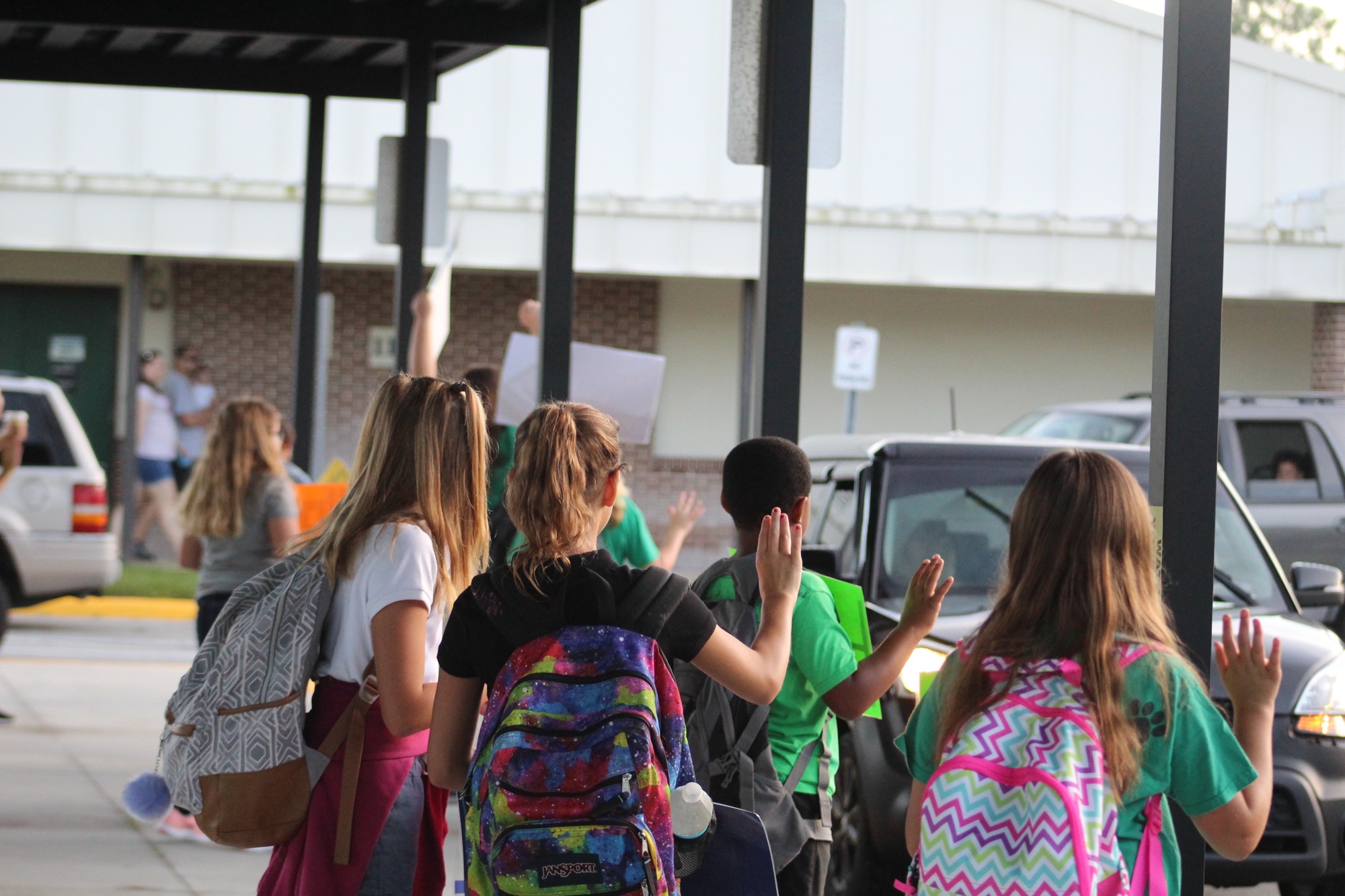 Start with Hello Week encourages students to invite their peers to eat and play with them so no one feels excluded. Photo by Lurvin Fernandez.