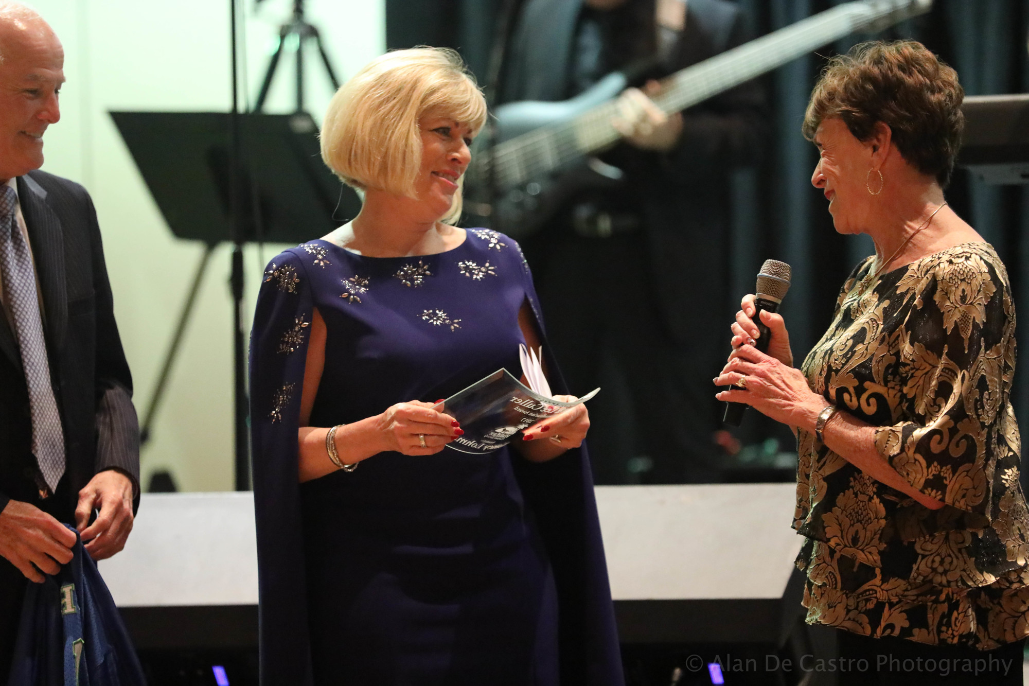 Patricia Culler (right) presented the Humane Citizen Award to Nancy and Lowell Lohman. Courtesy photo by Alan DeCastro