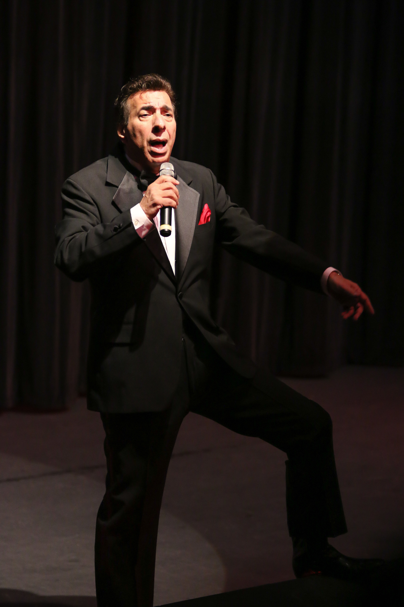 Johnny Petillo performs as Dean Martin. Photo by Paige Wilson