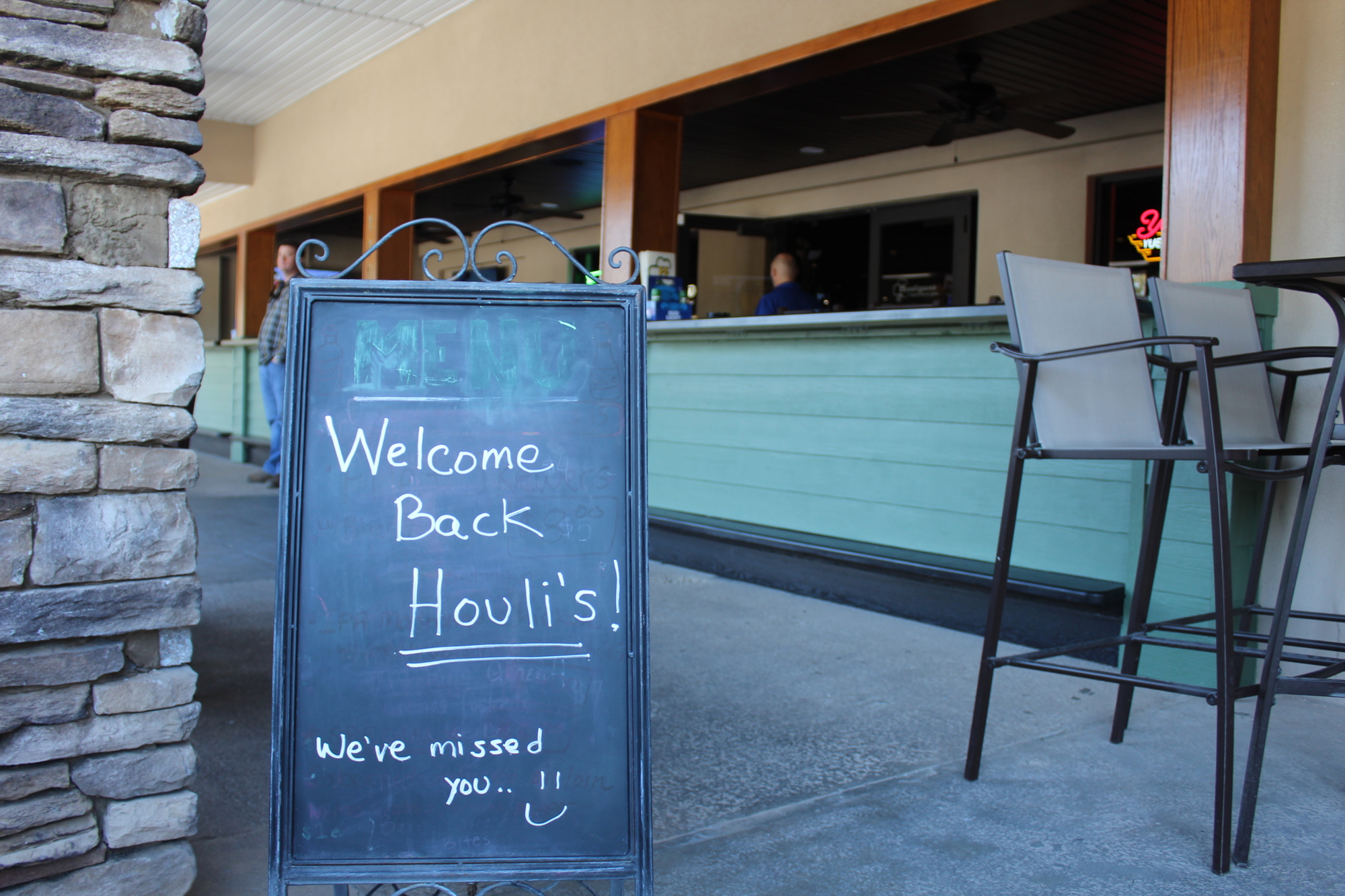 A sign welcomes back patrons after 15 months at Houligan's. Photo by Jarleene Almenas