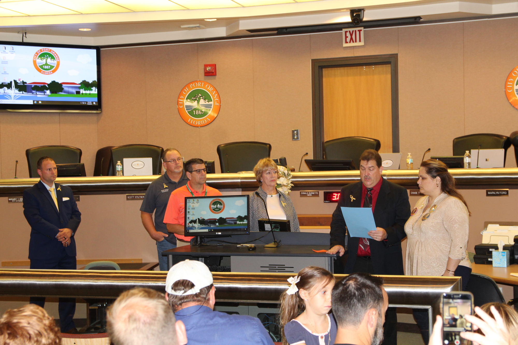 Mayor Don Burnette reads the proclamation for September as childhood cancer awareness month. Photo by Tanya Russo