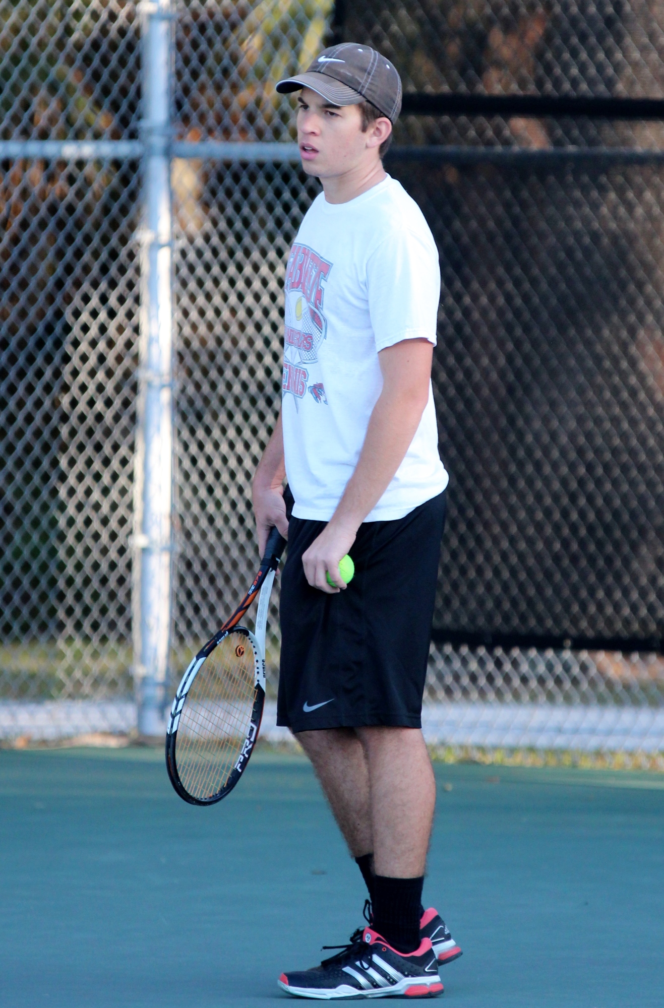 Noah Thompson won his singles and doubles match (along with Will Greaves) 8-1.