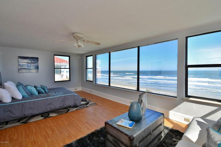 Many rooms feature ocean views.
