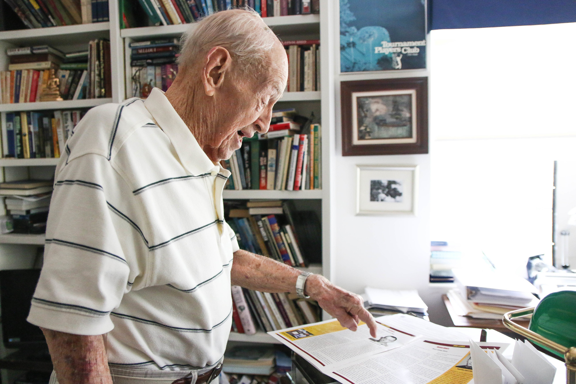 Bob Bey, 92, points to a photo of himself from when he was in the U.S. Marine Corps. Photo by Paige Wilson