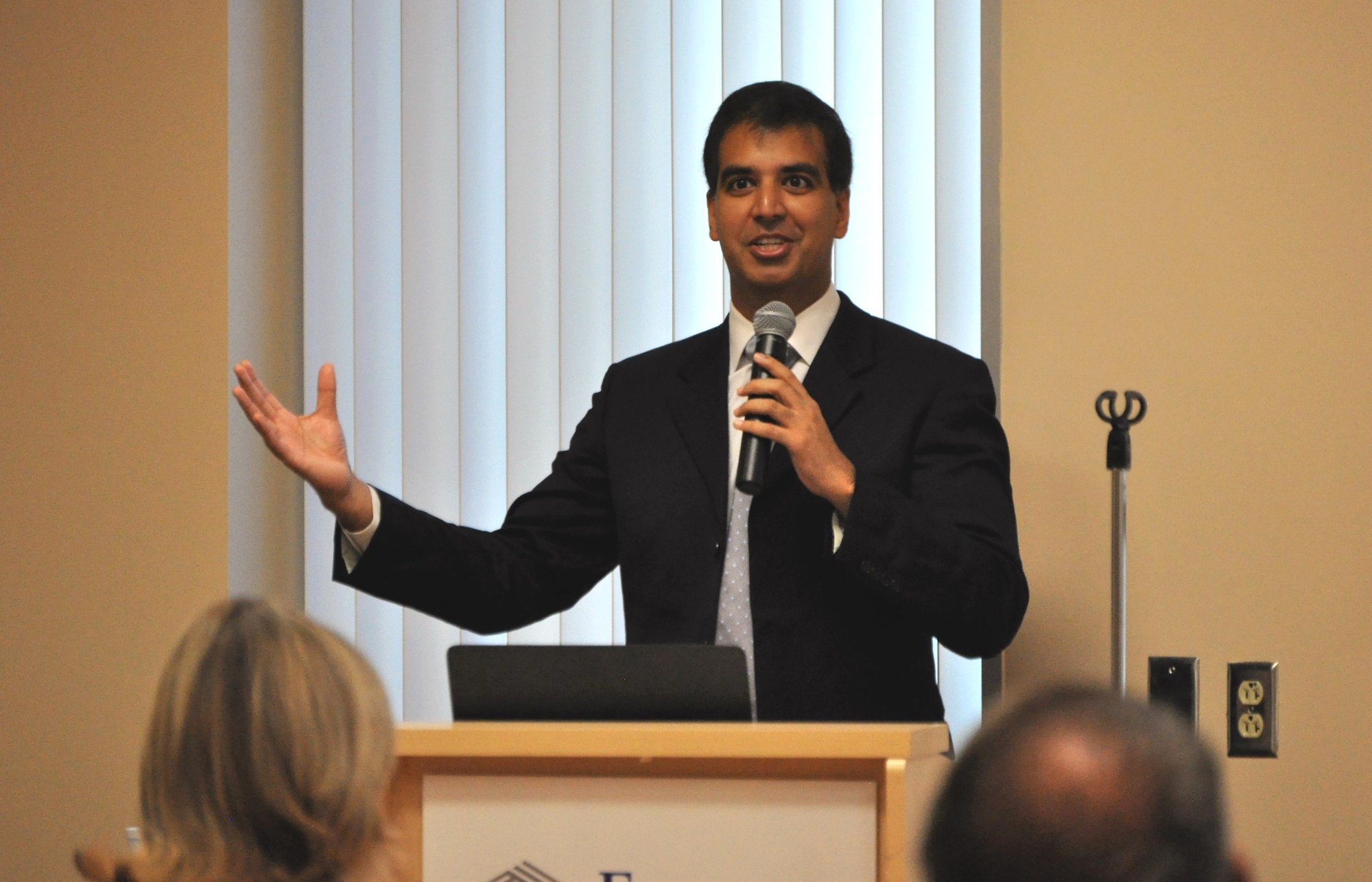 Dr. Amit Nanavati speaks to the community about peripheral artery disease (PAD). Photo courtesy of Lindsay Cashio