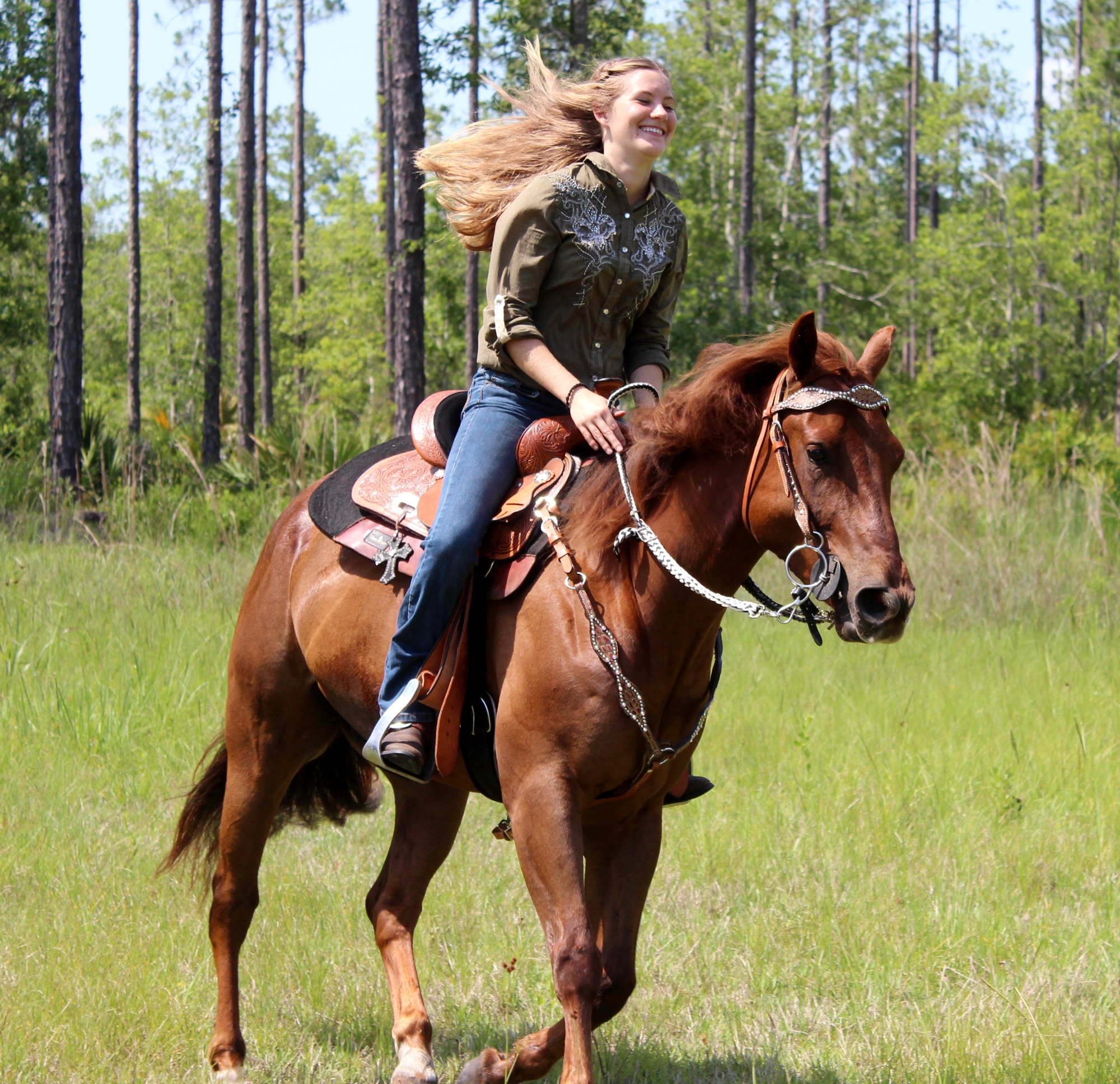 Sage practices with Slick for the barrel racing competition.