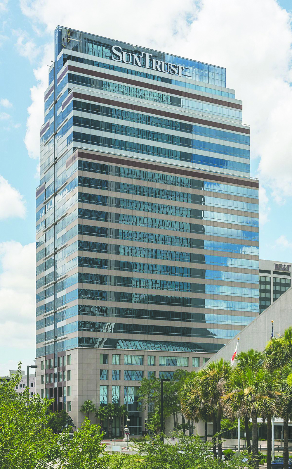 VyStar Credit Union plans to move its headquarters and up to 700 employees into the 23-story building.