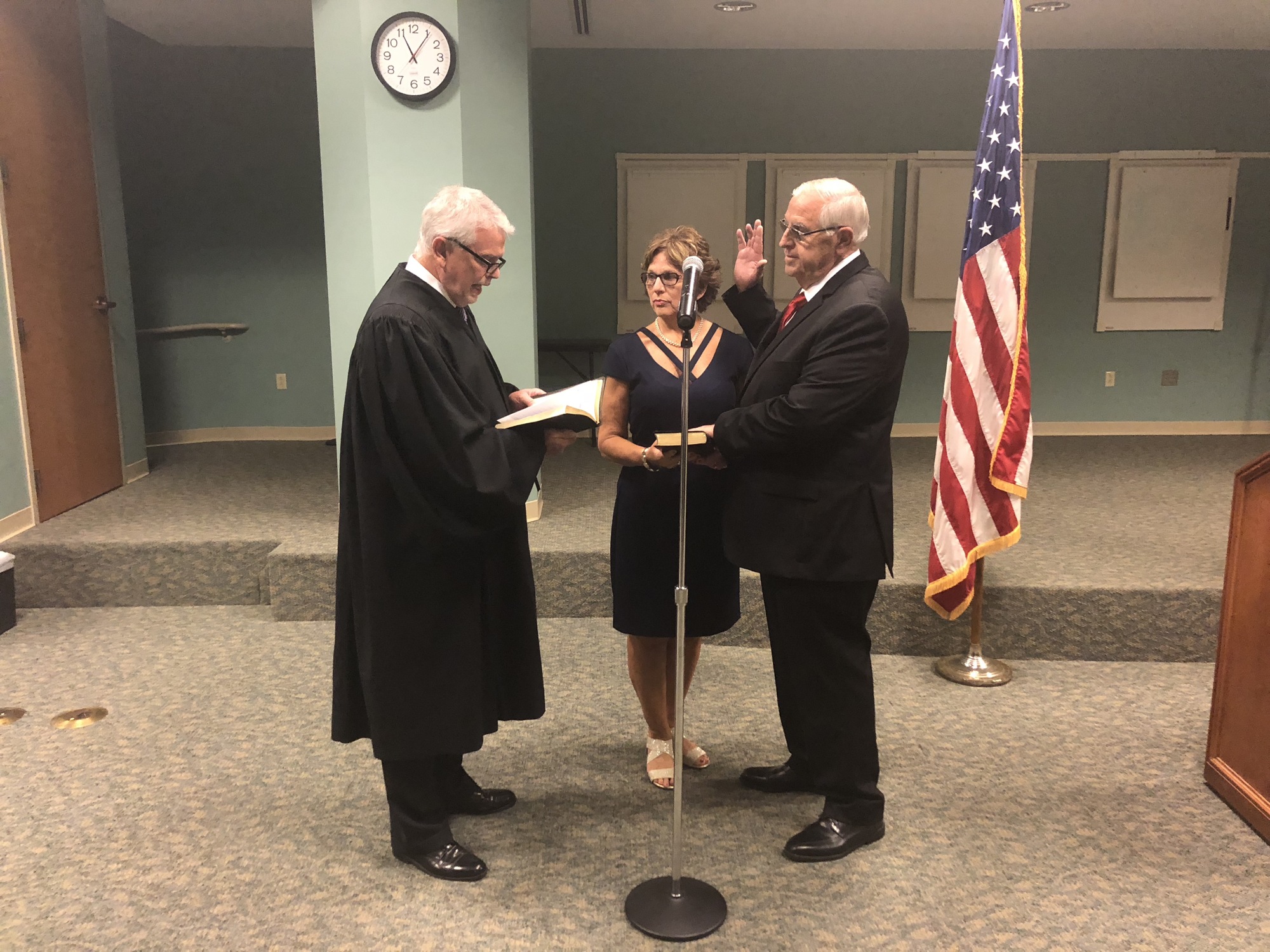 Photo by David Cawton Fourth Judicial Circuit Chief Judge Mark Mahon swears in new District 12 City Council member Randy White on Wednesday. At White’s side is his wife, Julie.