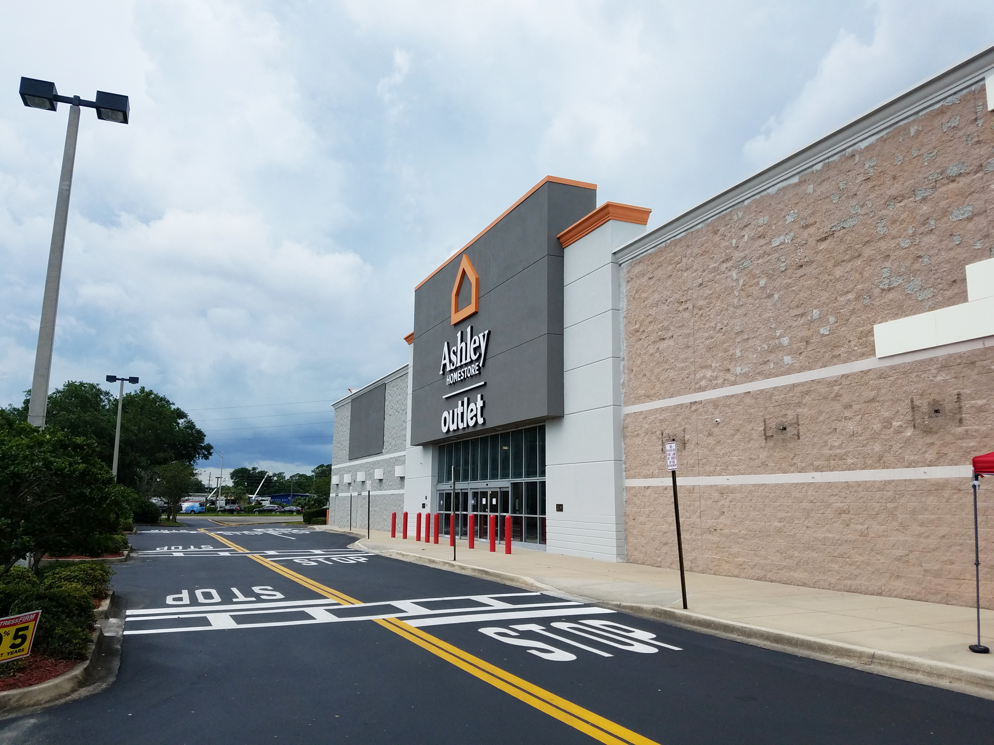 CB Square is anchored by Aldi and Ashley HomeStore Outlet.