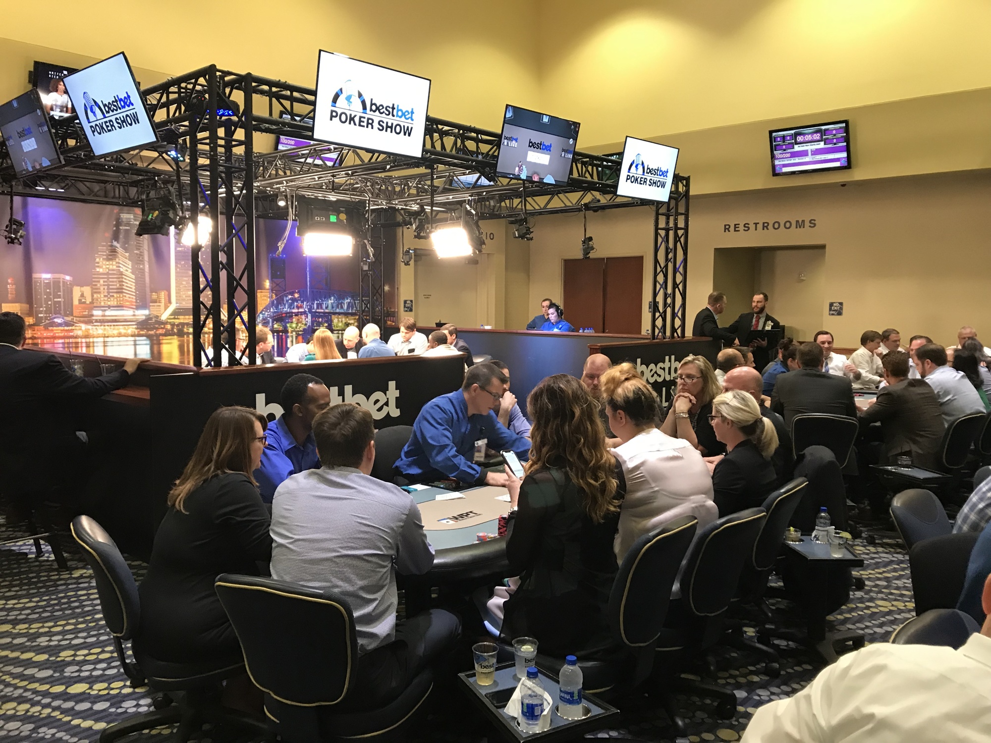 Action from the Jacksonville Bar Association Young Lawyers Section’s “Cashing in for a Cause” charity poker tournament.
