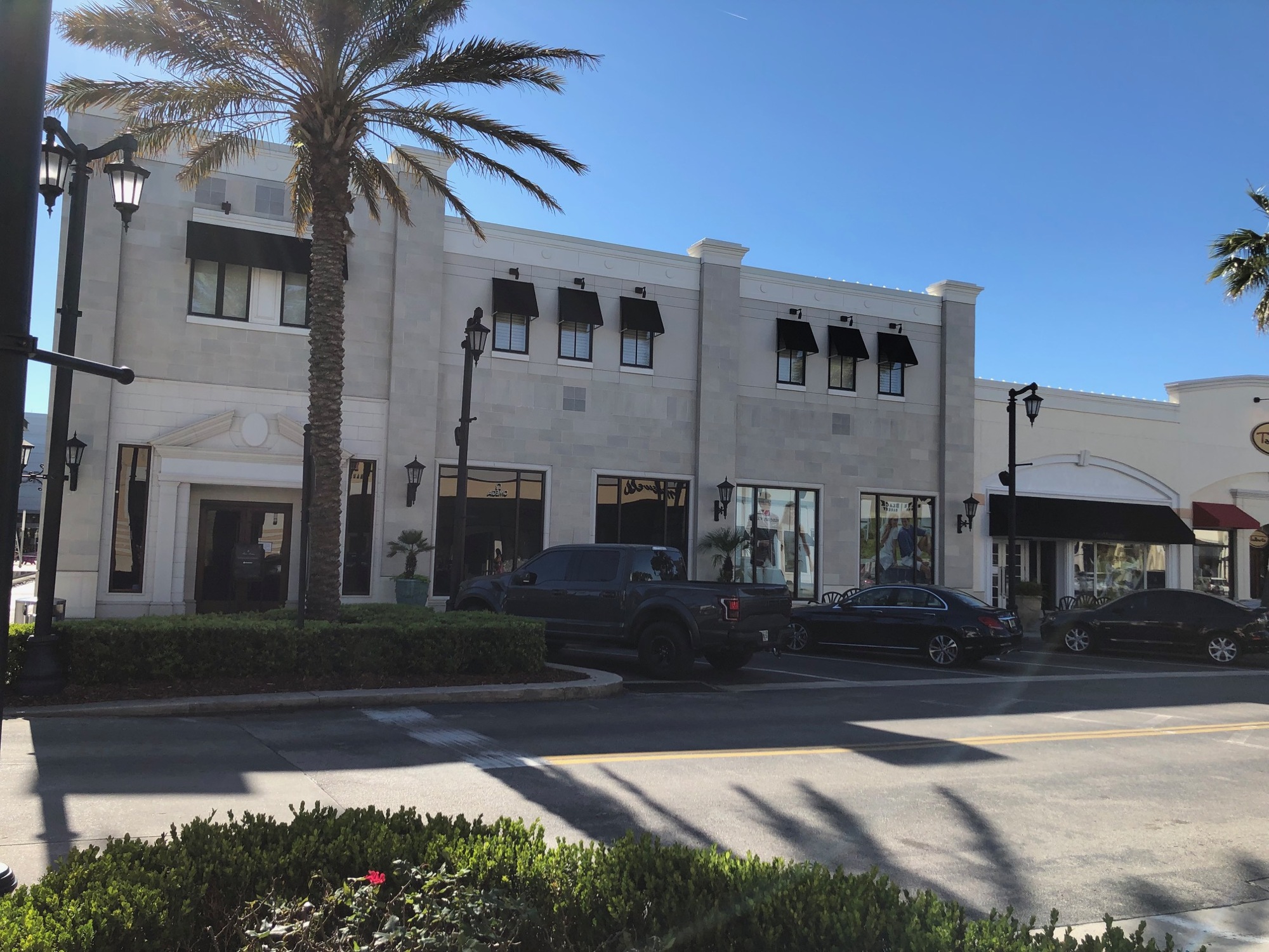 Tommy Bahama will occupy the left side of this building, while Brooks Brothers will take the right side including the former bareMinerals store at the far right.