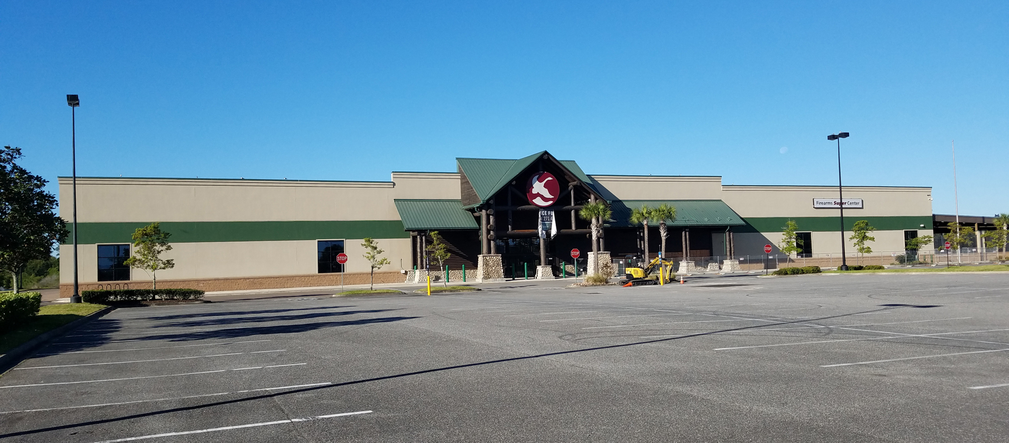 Gander Mountain occupied 81,537 square feet of space at River City Marketplace. The store closed in 2017.