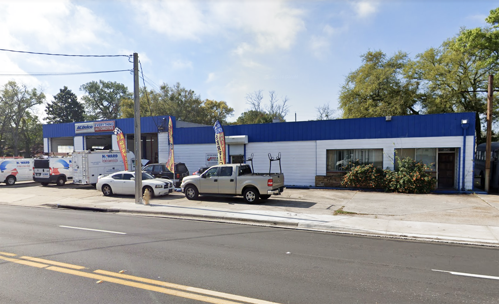 Florida Cracker Kitchen plans to renovate the 6,000-square-foot building at 1842 Kings Ave.  (Google)
