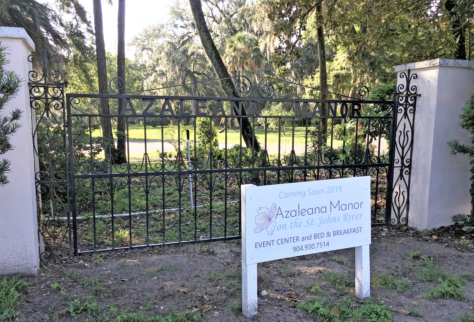 The gate for Azaleana Manor in Orange Park.