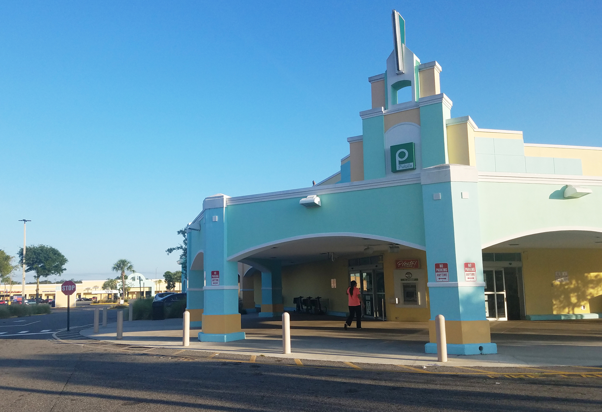 Publix Super Markets Inc. plans to close its Gateway Town Center store on Dec. 28.
