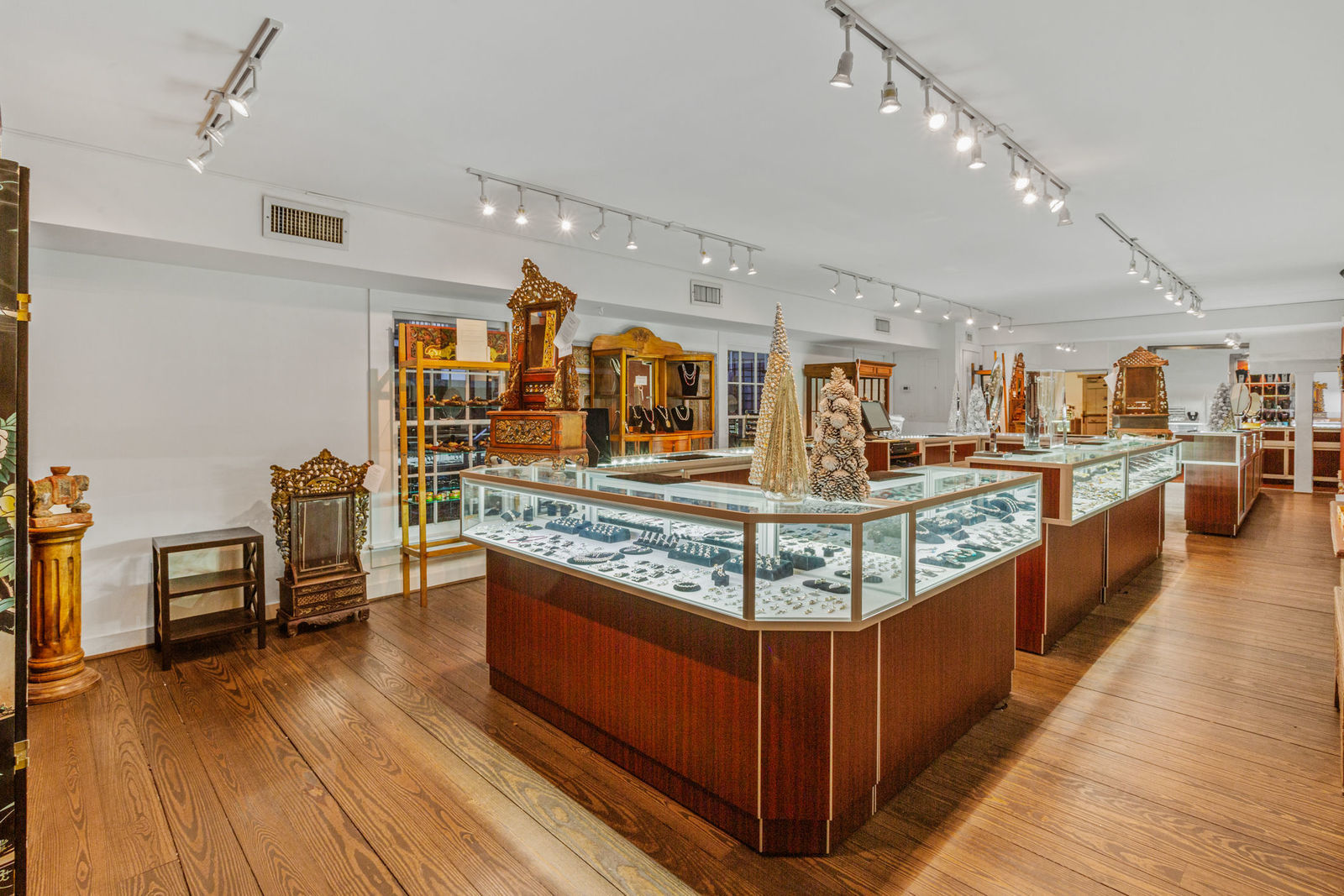 The 3,857-square-foot building houses the Casa Rodriguez jewelry store on the first floor.