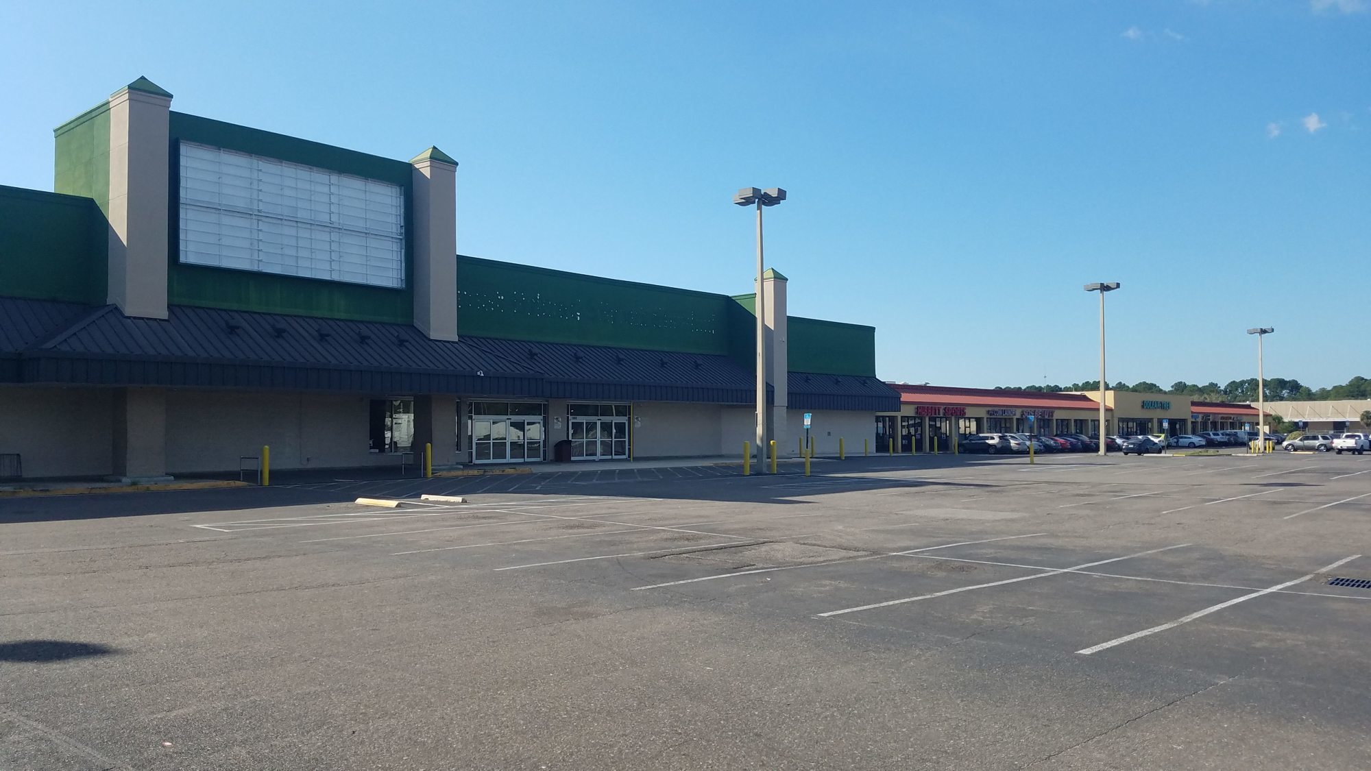Williams & Rowe will renovate the former Harveys Supermarket at 1012 Edgewood Ave. N. in Commonwealth Shopping Center