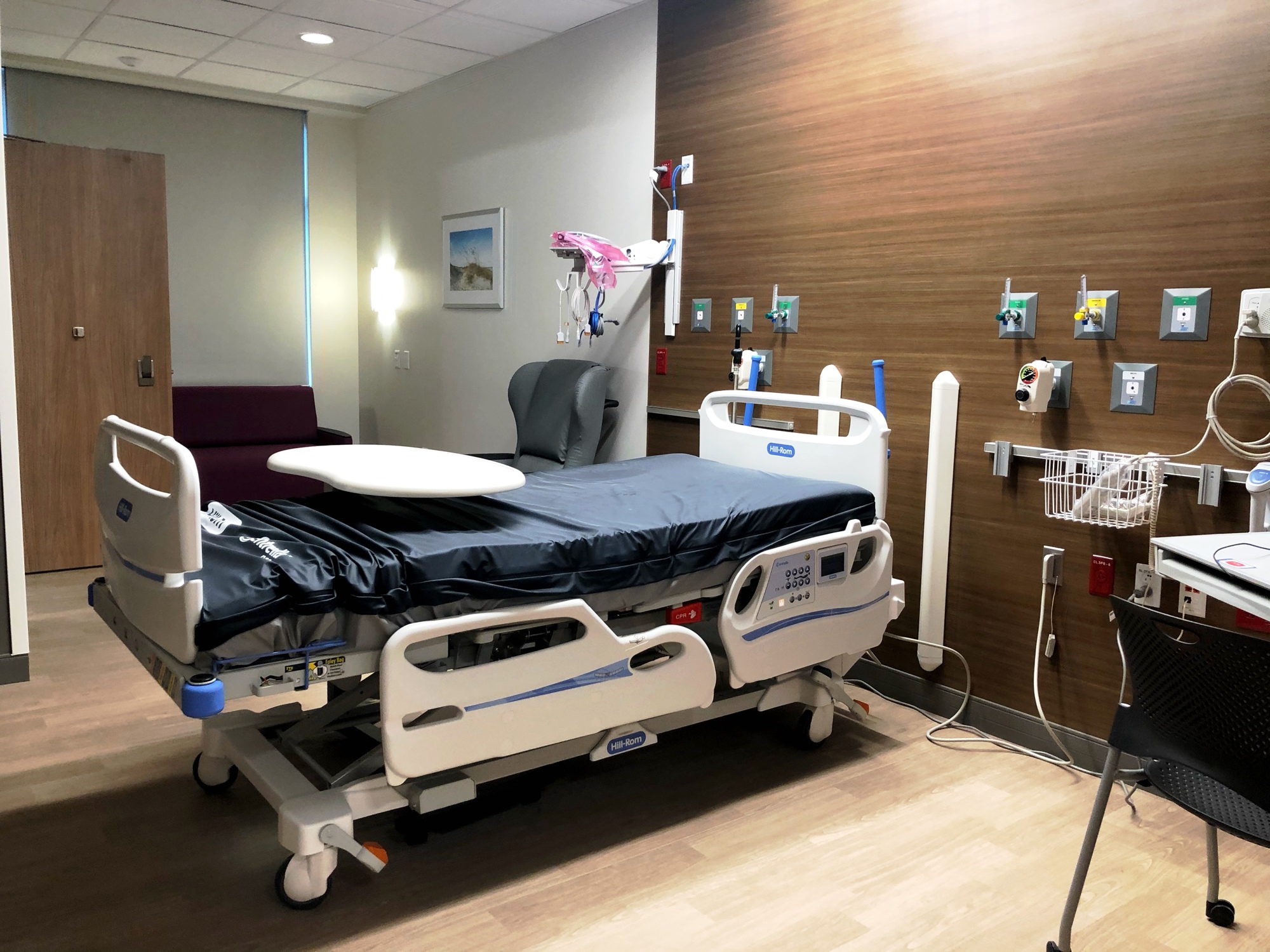 A patient room in the pavilion.