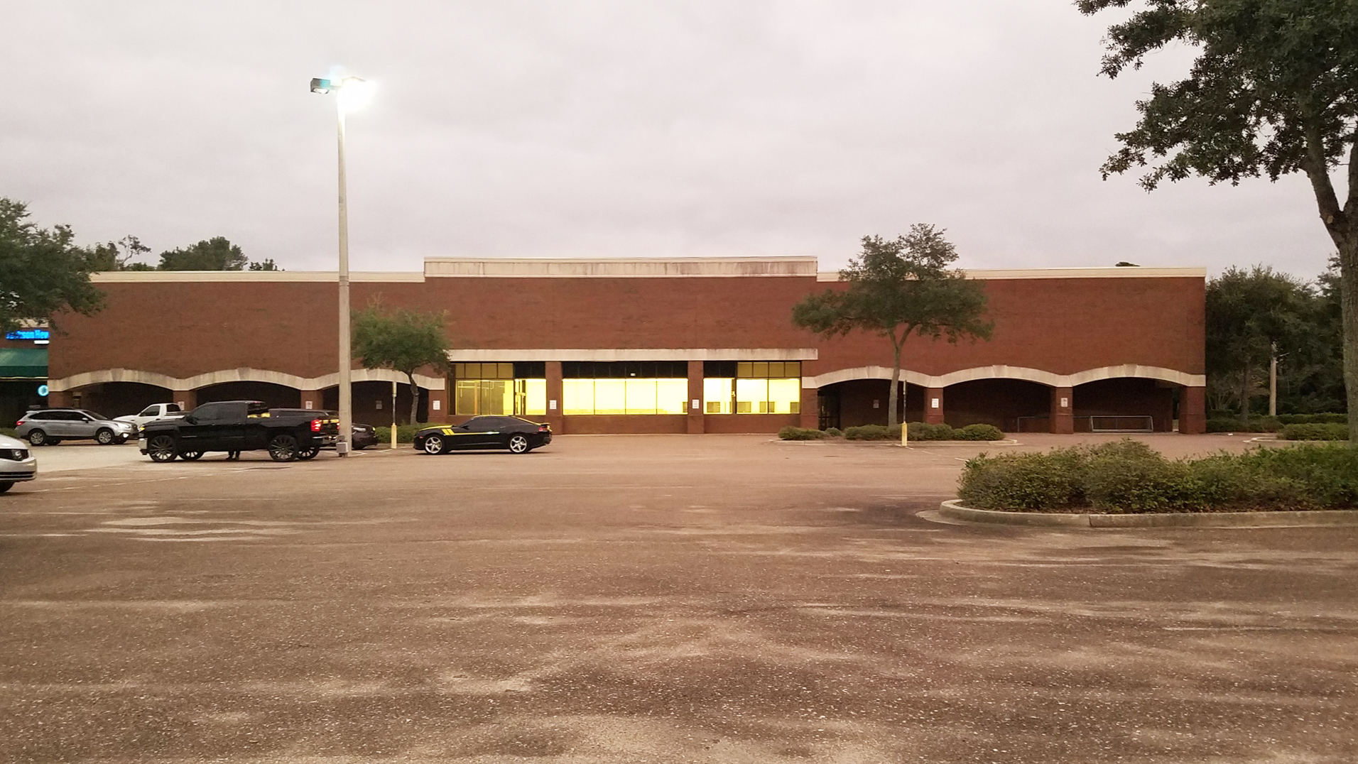 The former Food Lion at 418 Starratt Road.