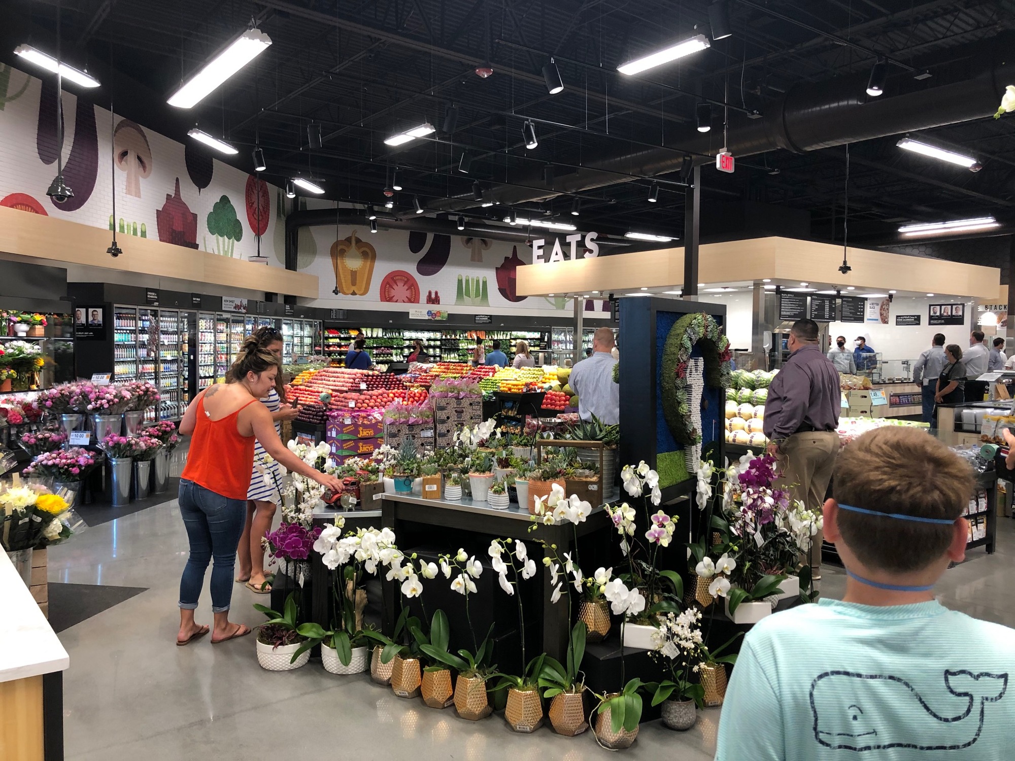 The inside of the GreenWise Market is divided into zones for product categories. (Photo by Karen Brune Mathis)