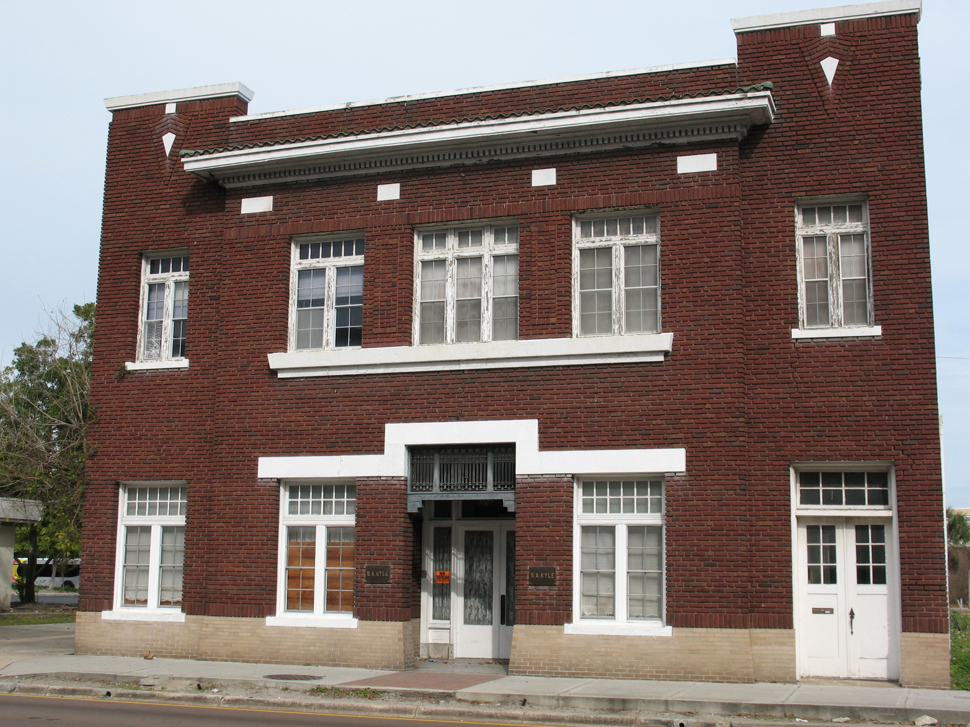 The Moulton and Kyle Funeral Home at 17 W. Union St. was built in 1914. (UNF)