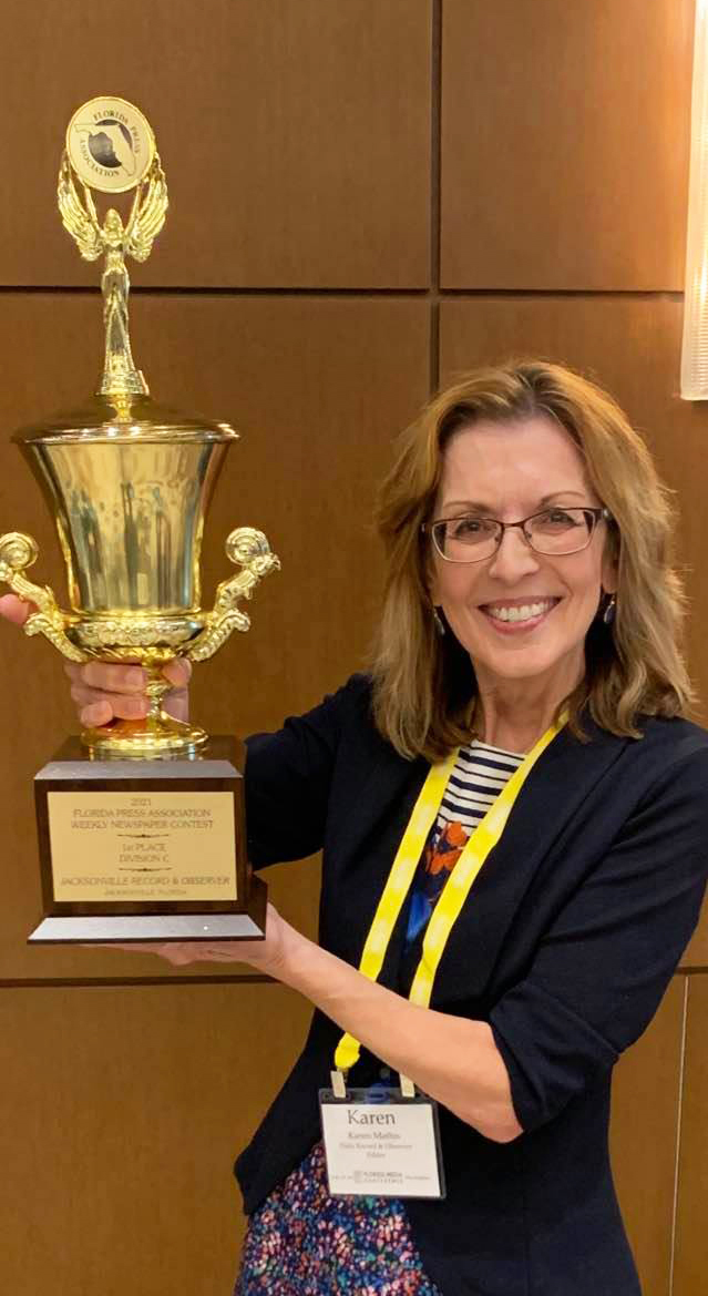 Jacksonville Record & Observer Editor Karen Brune Mathis and the 2021 Florida Weekly Newspaper Contest Sweepstakes Winner trophy.