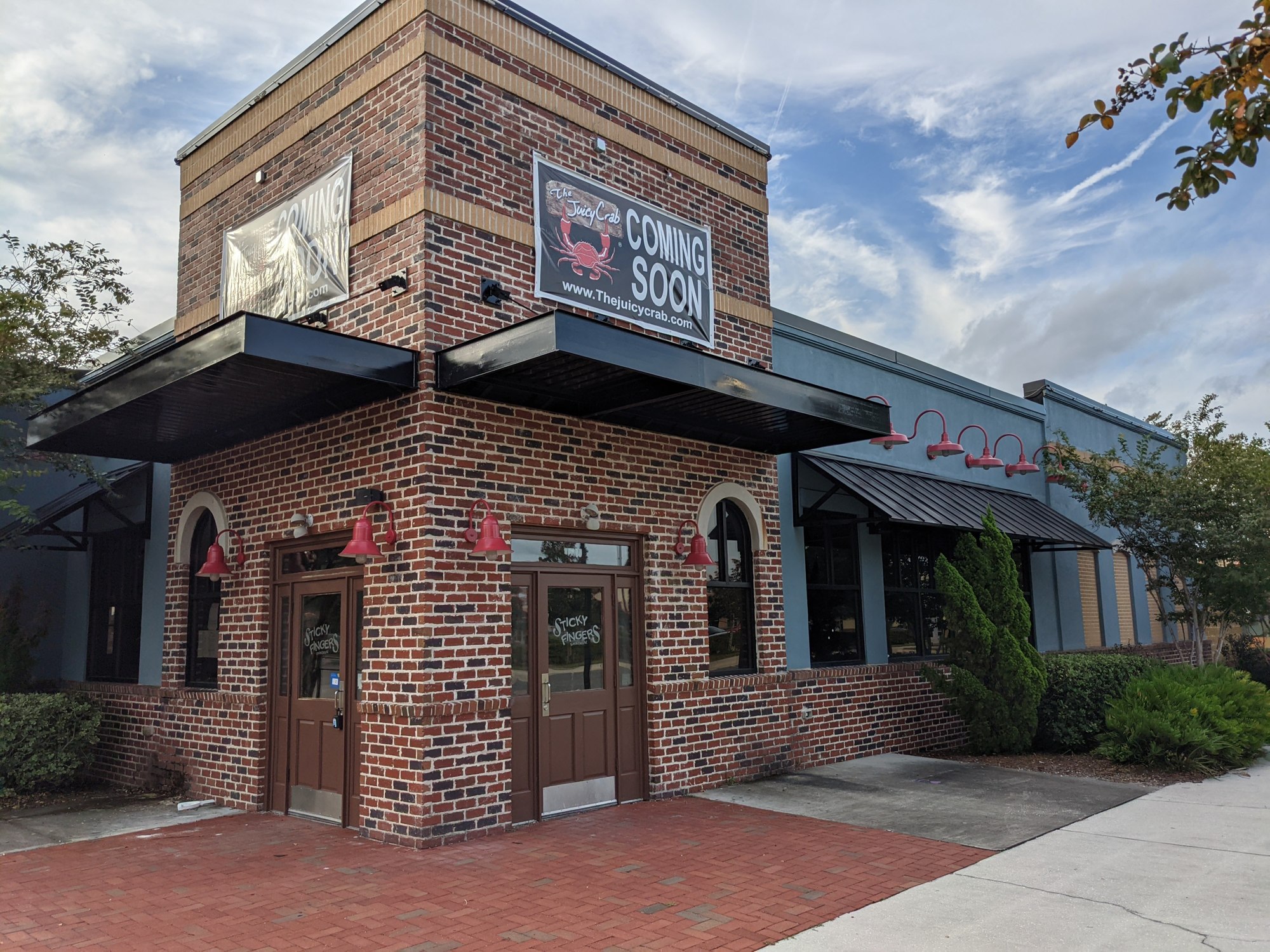 Juicy Crab is coming to the former Sticky Fingers Ribhouse at River City Marketplace.
