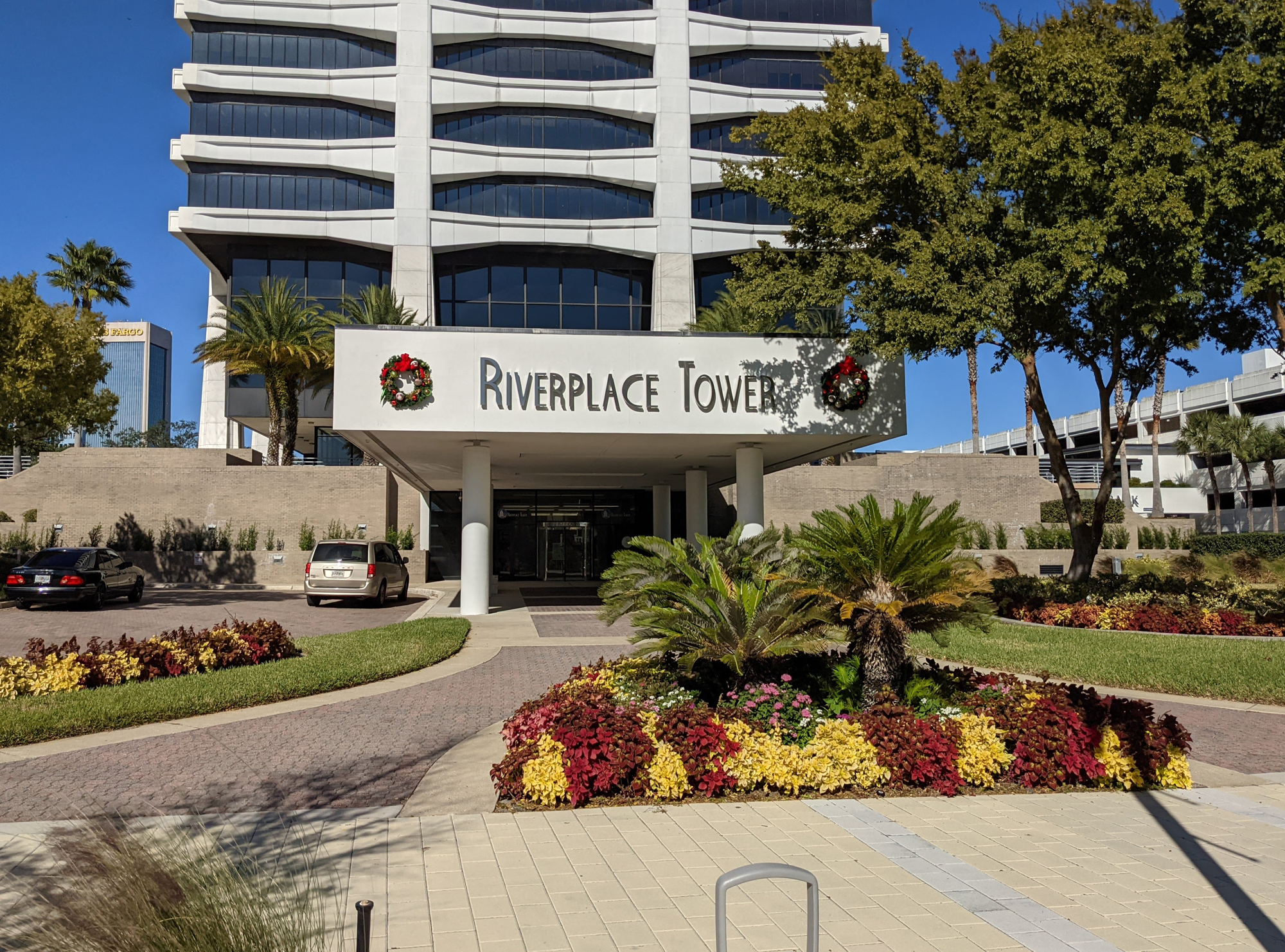 The 28-story, 460,000-square-foot Class A office building and 765-space parking garage and a parking lot comprise 8.6 acres at 1301 Riverplace Blvd.