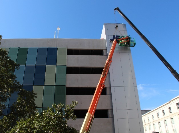 Workers install the signs on the new JEA headquarters Downtown near the Duval County Courthouse. (JEA)