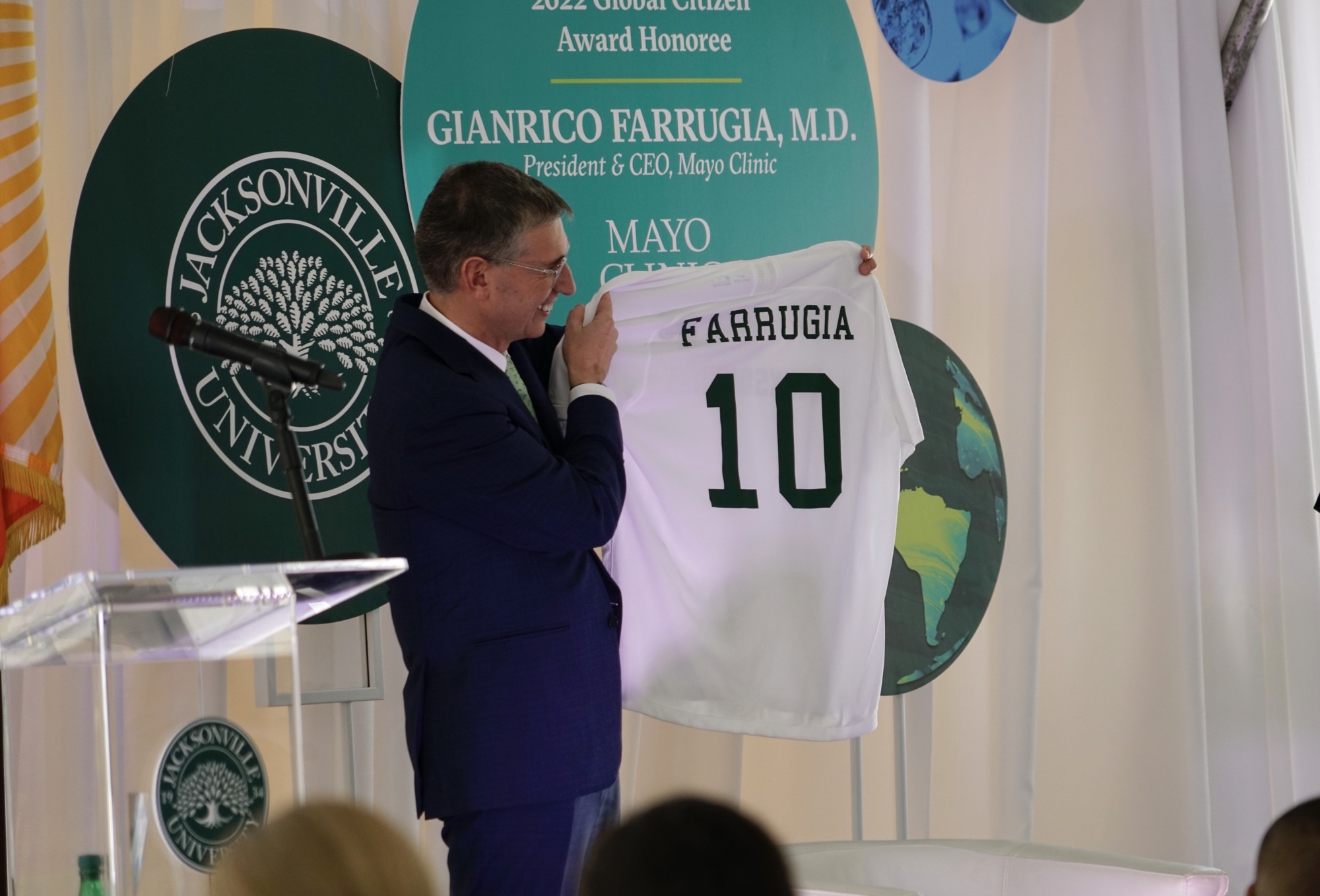 Mayo Clinic President and CEO Gianrico Farrugia also received a JU jersey.
