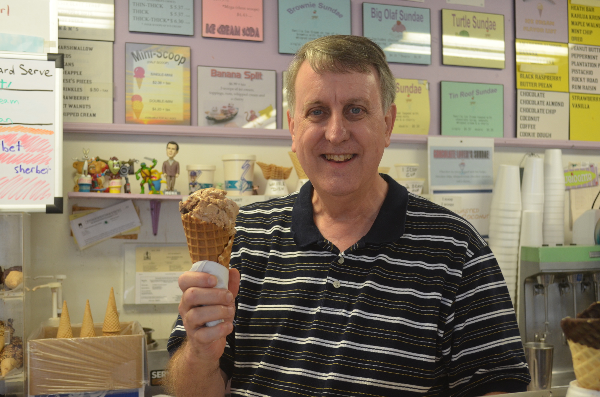 Big Olaf owner Dave Tesar with the shop’s most popular flavor, Kahlua Krunch