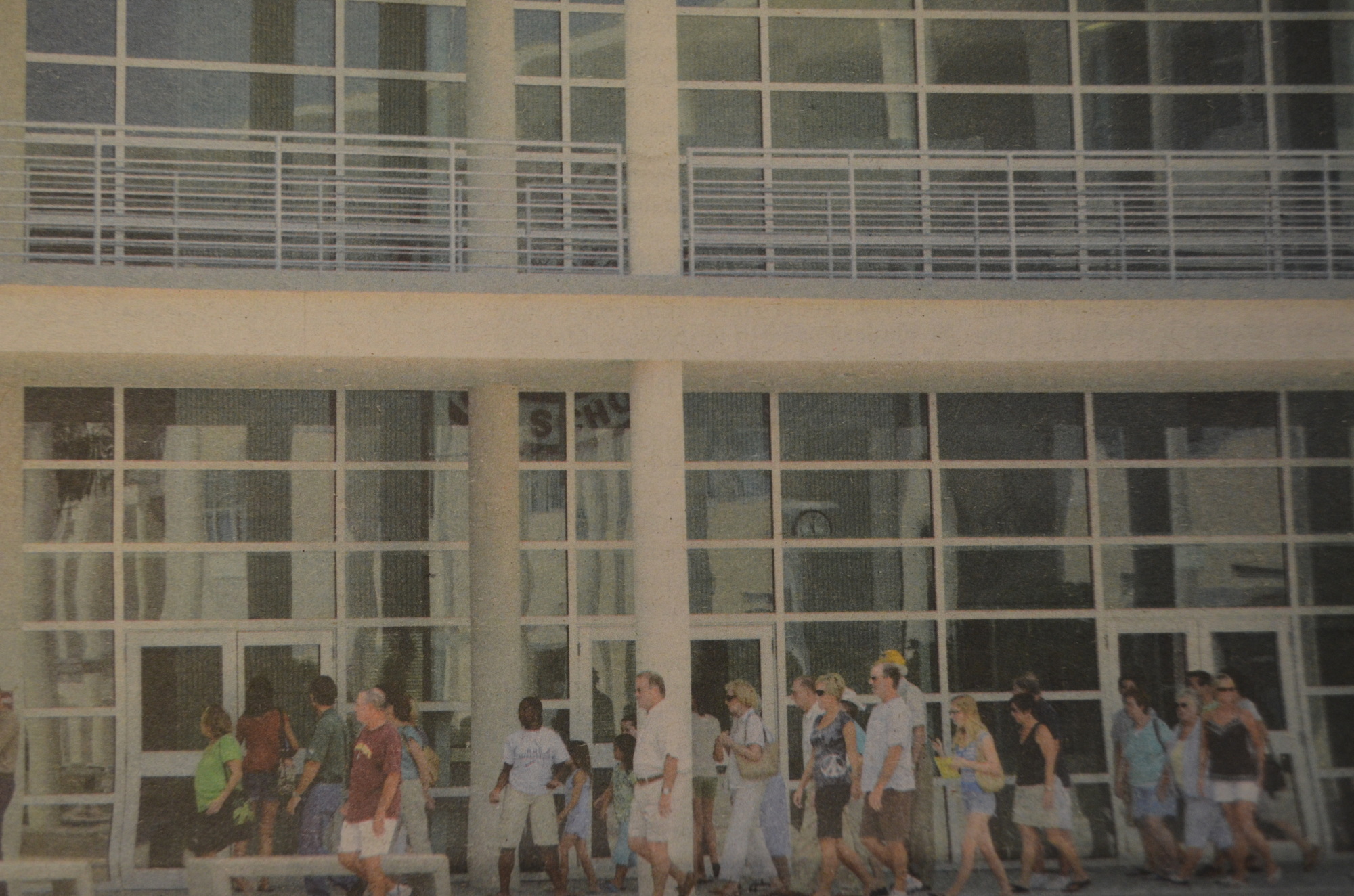 People line up to enter the newly constructed Riverview High School in 2009.