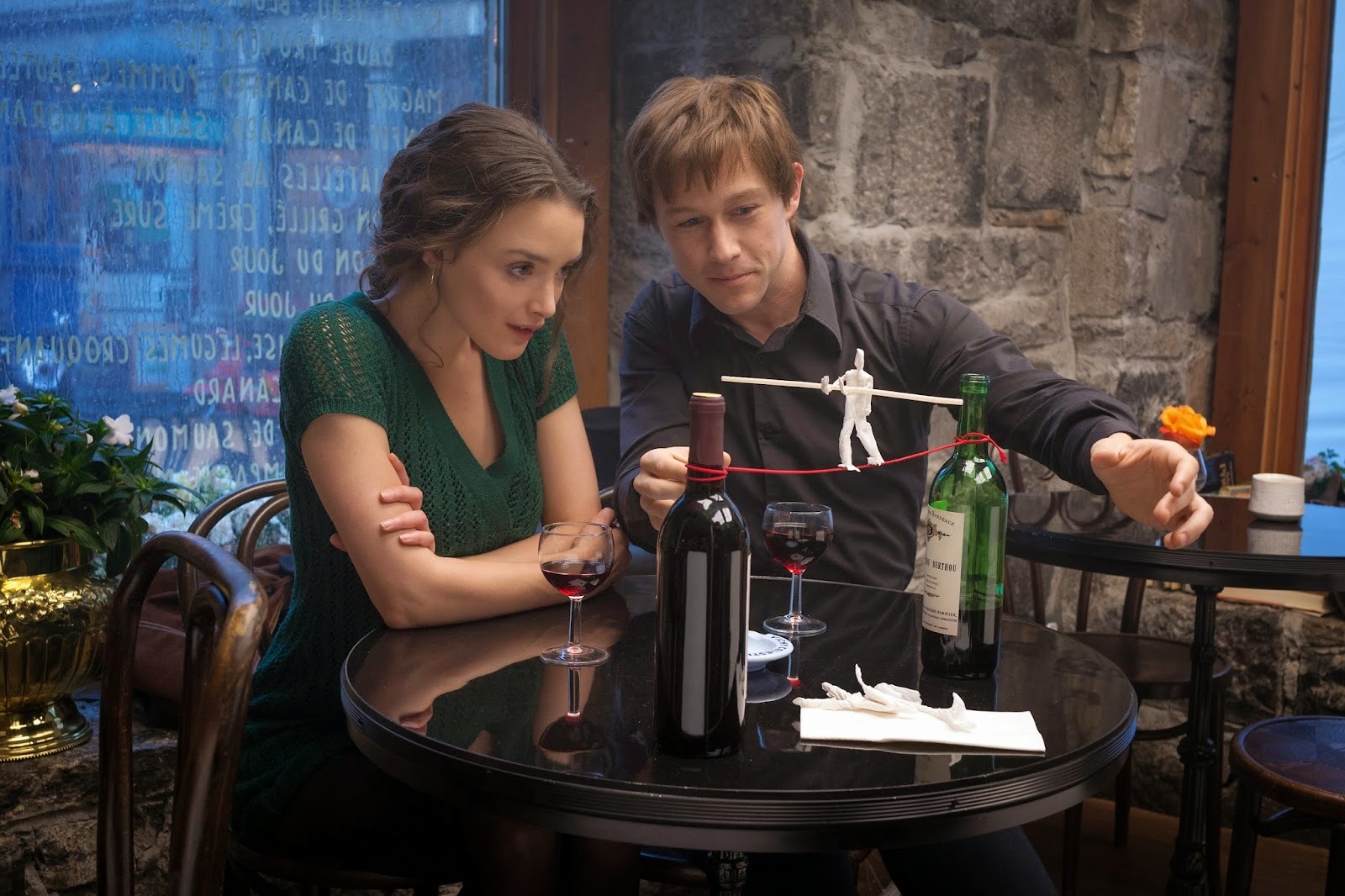 Petit (Joseph Gordon-Levitt) showing Annie (Charlotte Le Bon) his plan to walk between the two towers in New York City.