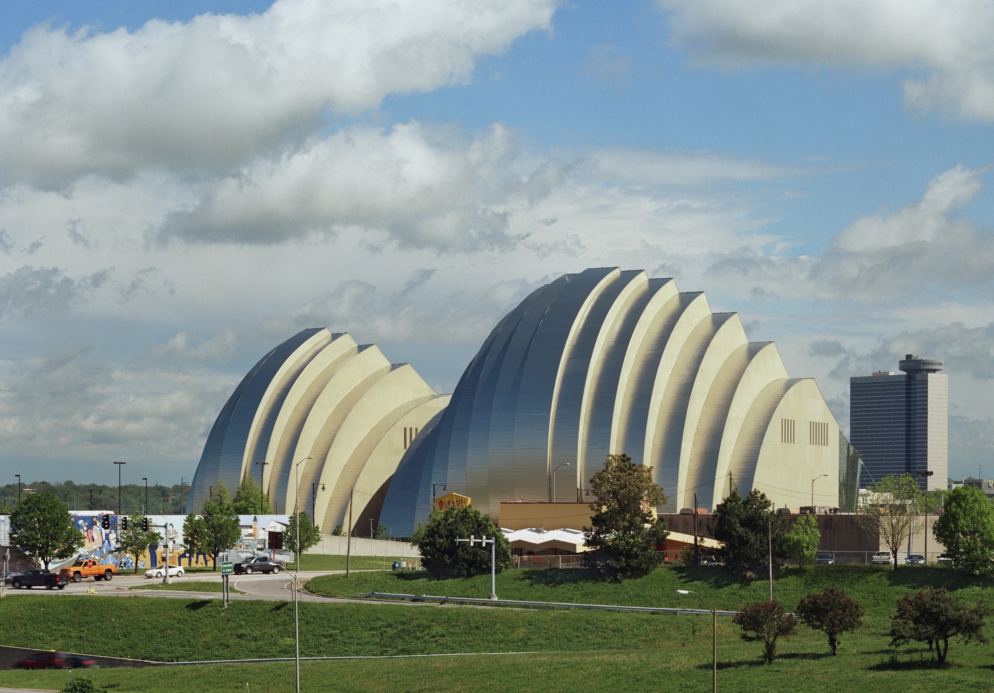 Opened in 2011, Kansas City’s Kauffman Center for the Performing Arts features two performance venues and houses three organizations: the Kansas City Symphony, the Kansas City Ballet and the Lyric Opera of Kansas City.