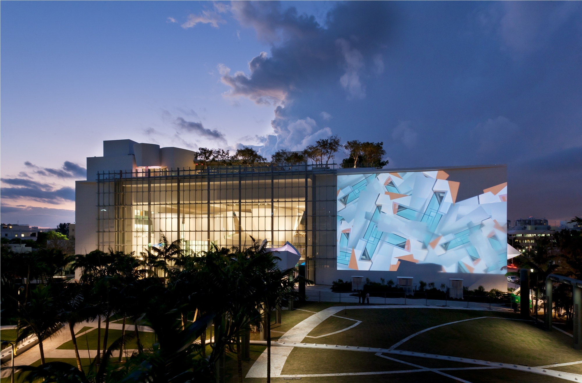 The New World Symphony in Miami Beach includes a 7,000-square-foot projection wall that displays concerts and other videos for members of the public in a 2.5-acre park. That amenity caught the eye of Vice Mayor Susan Chapman, who has suggested that Saraso