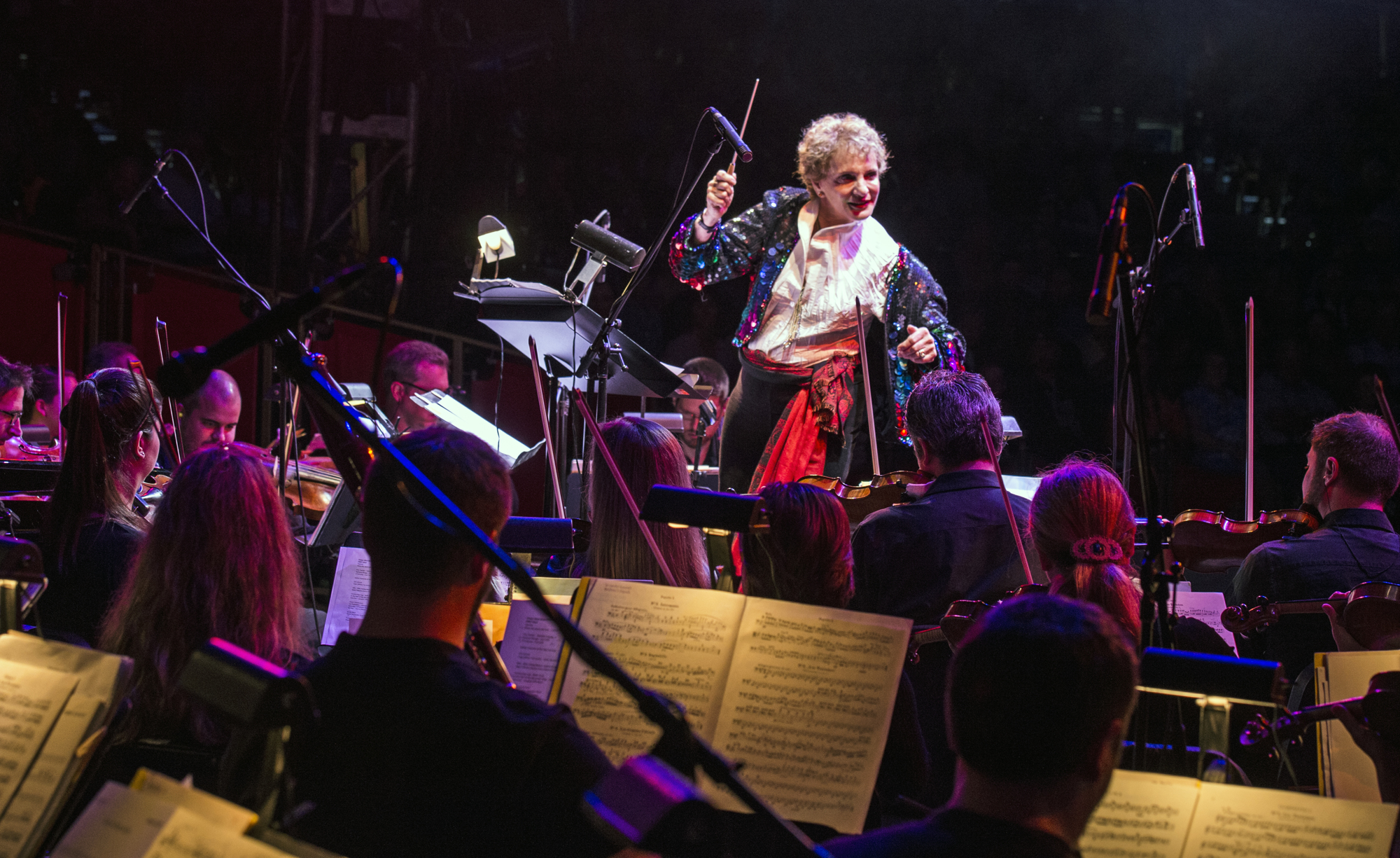 Charlotte Perret guest conducting at the Key Chorale/Circus Sarasota production, Cirque des Voix. Photo by Cliff Roles