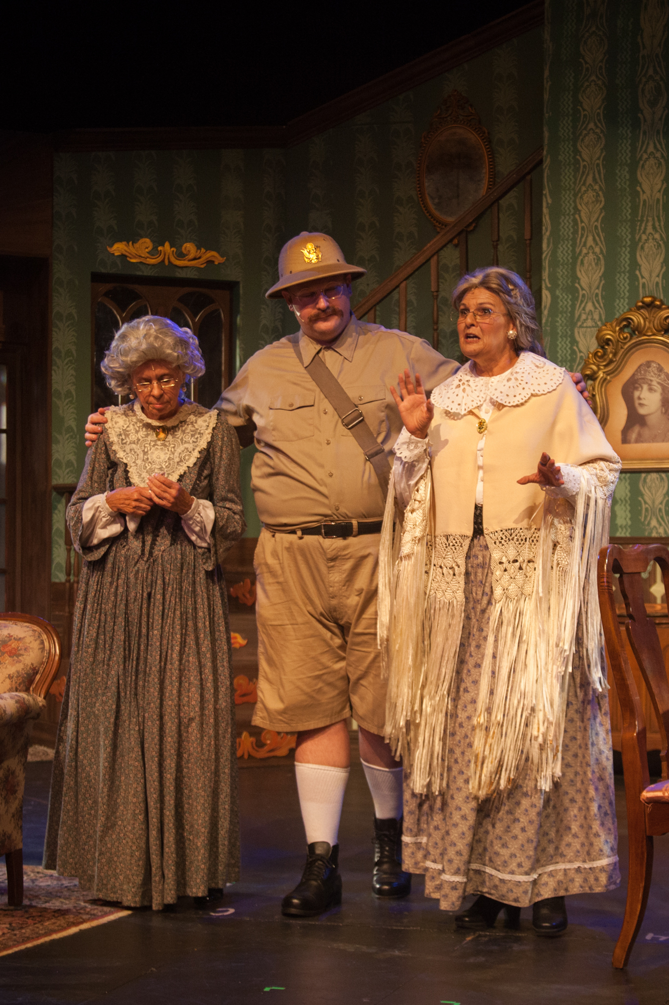 A Madhouse in Full Force in Court Theatre's Wild and Crazy Production of 'Arsenic  and Old Lace', Chicago News