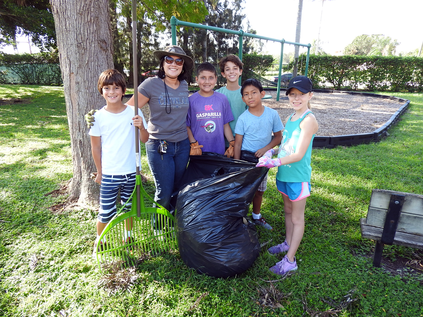 Divina Elan, second from left, Hershorin Schiff Community Day School’s admissions and business systems coordinator, is joined for a day of Irma clean up by Michel Mayer, Jacob Lirio, Gustavo Mayer, Alex Hryniewicz and Mila Meyer.