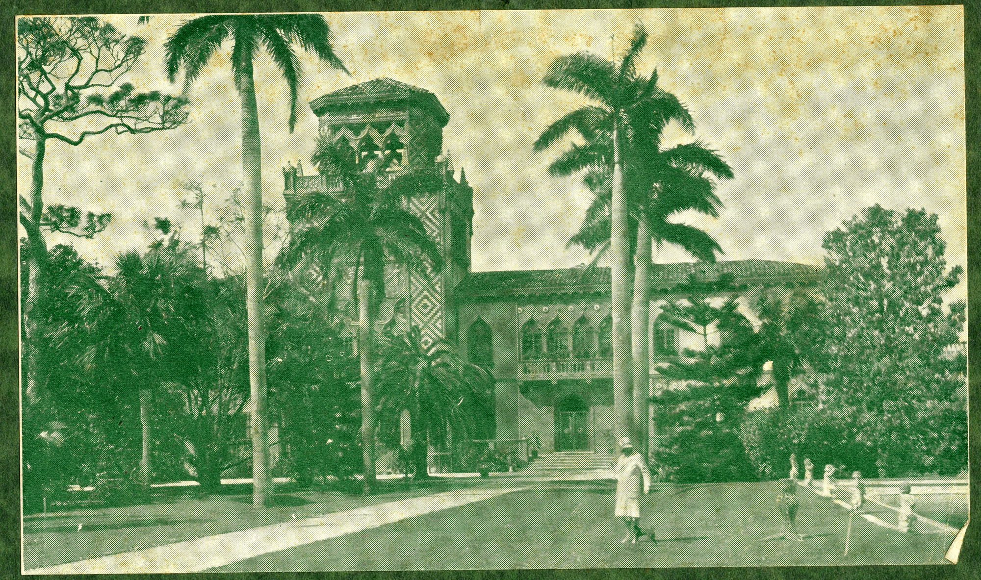 Mable Ringling walks the Ca’ d’Zan grounds.