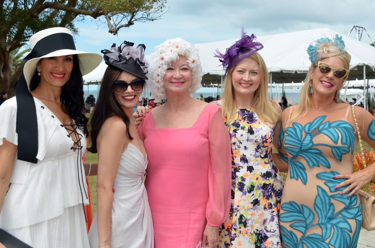 Maria Beck, Liebe Gamble, Deborah Blue, Katherine Scott and Teresa Kay pose at the 2016 Pique-Nique sur la Baie. Photo by Heather Merriam Saba