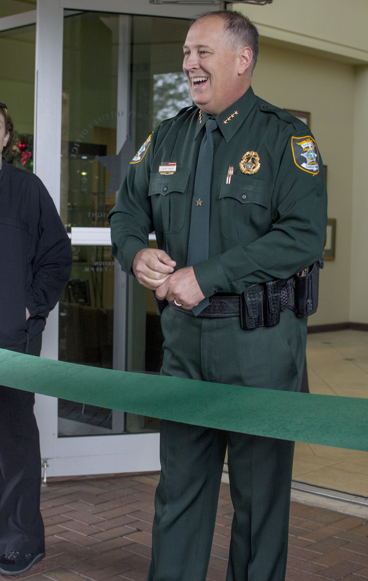 Sheriff Tom Knight welcomes eventgoers to the ribbon cutting event.