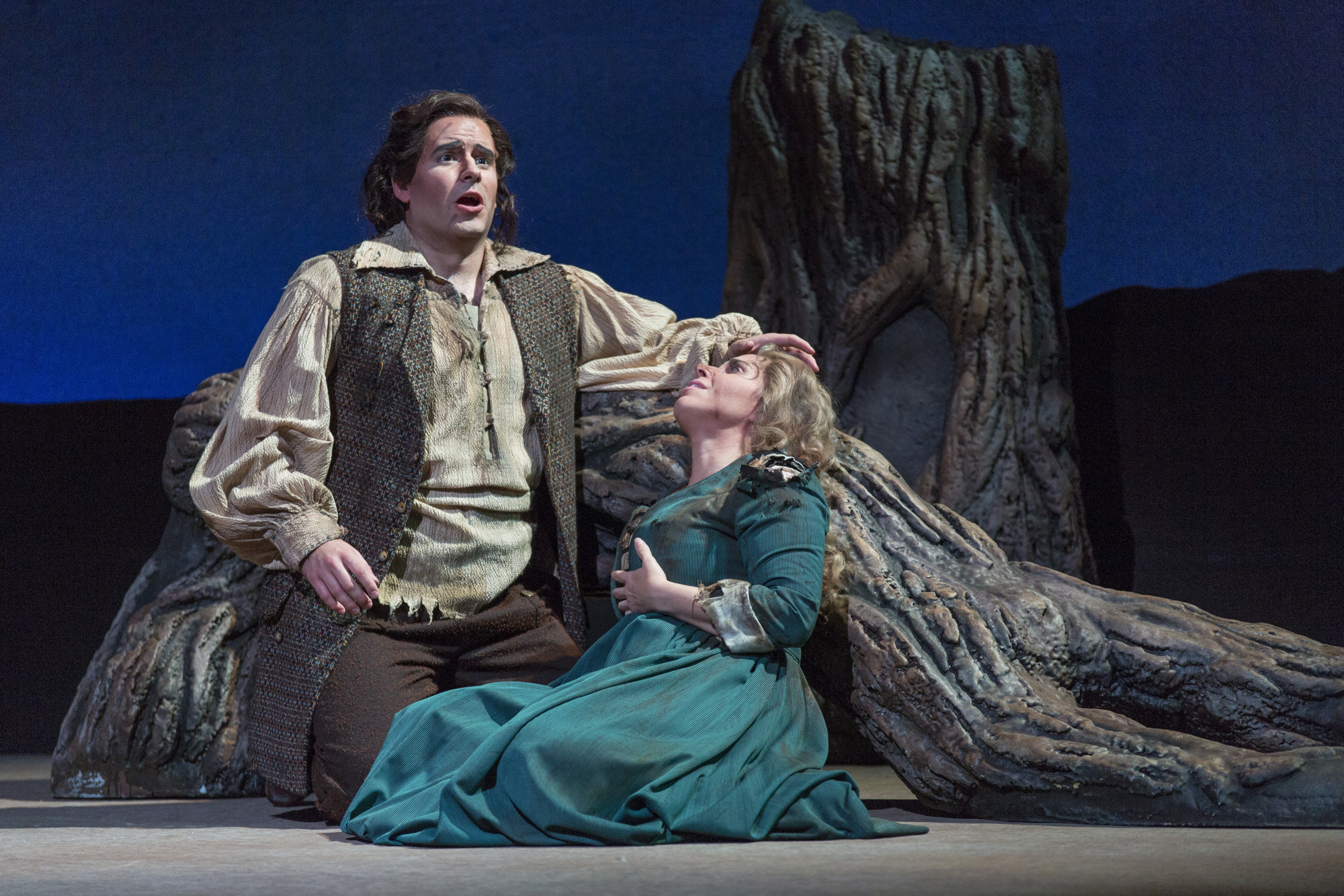 Matthew Vickers performs as Renato des Grieux and Sandra Lopez in the title role of Puccini’s 