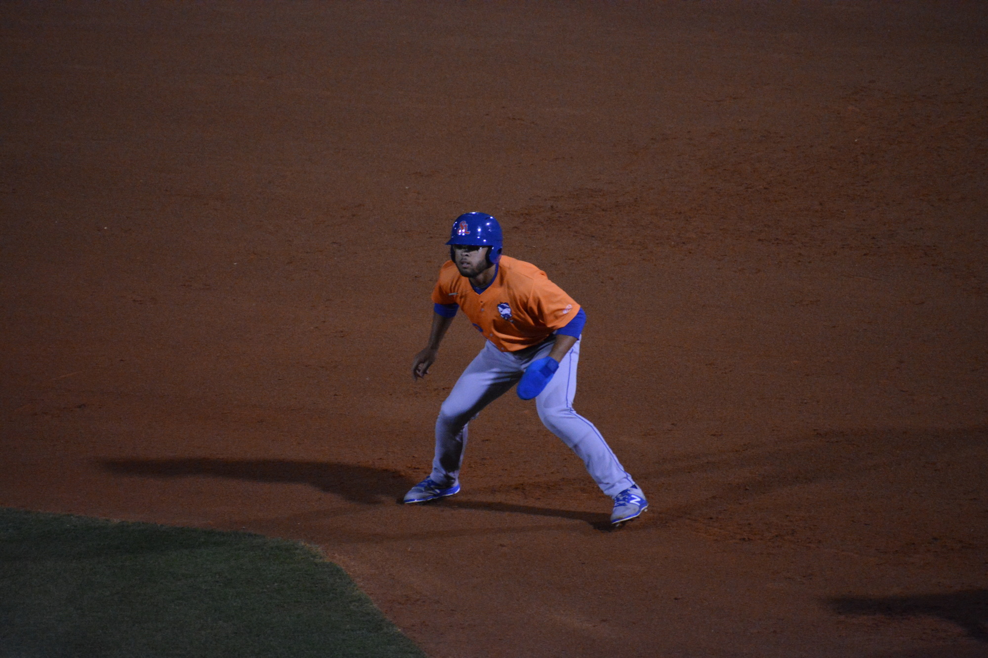 Desmond Lindsay gets a lead off first base following his base hit.