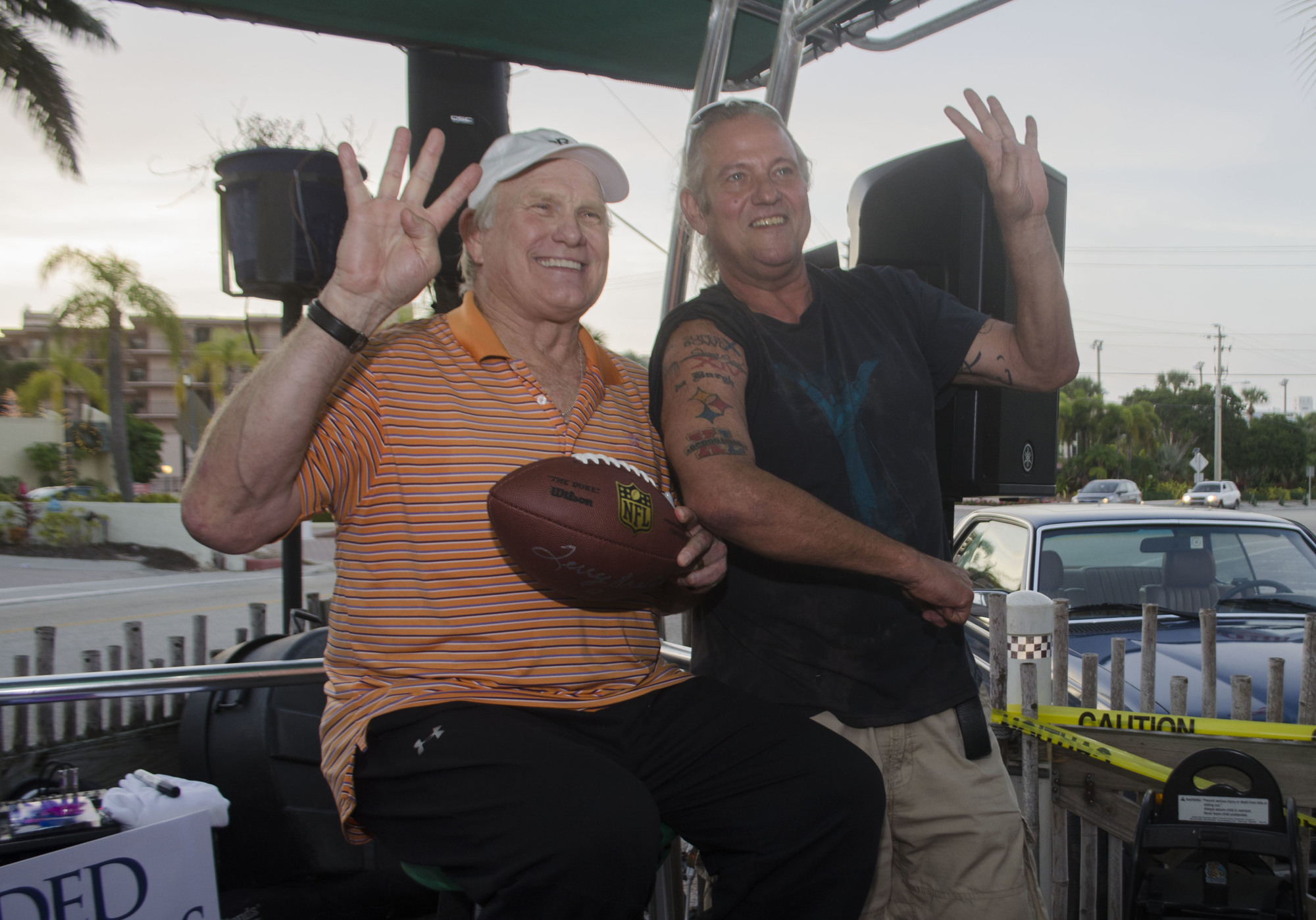Terry Bradshaw and Billy Huttenhower hold up four fingers to symbolize Bradshaw's four Super Bowl wins.