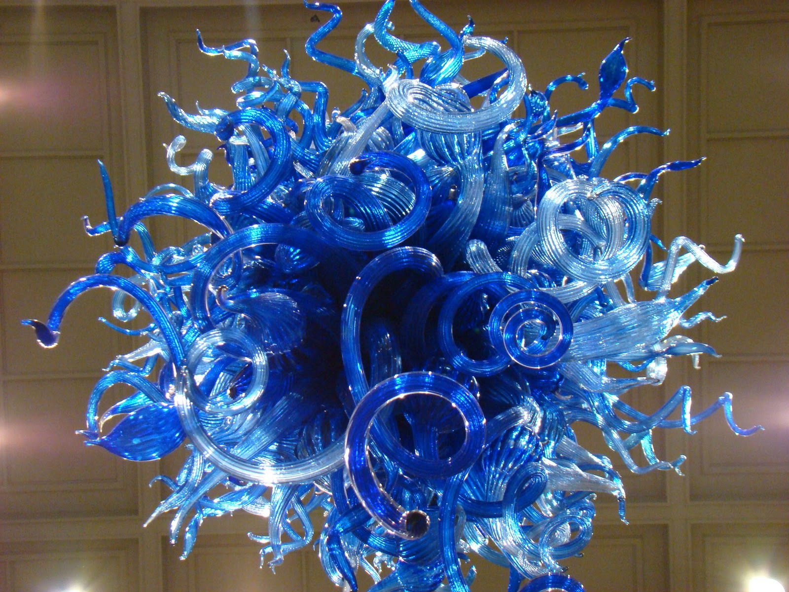 Dale Chihuly sculpture