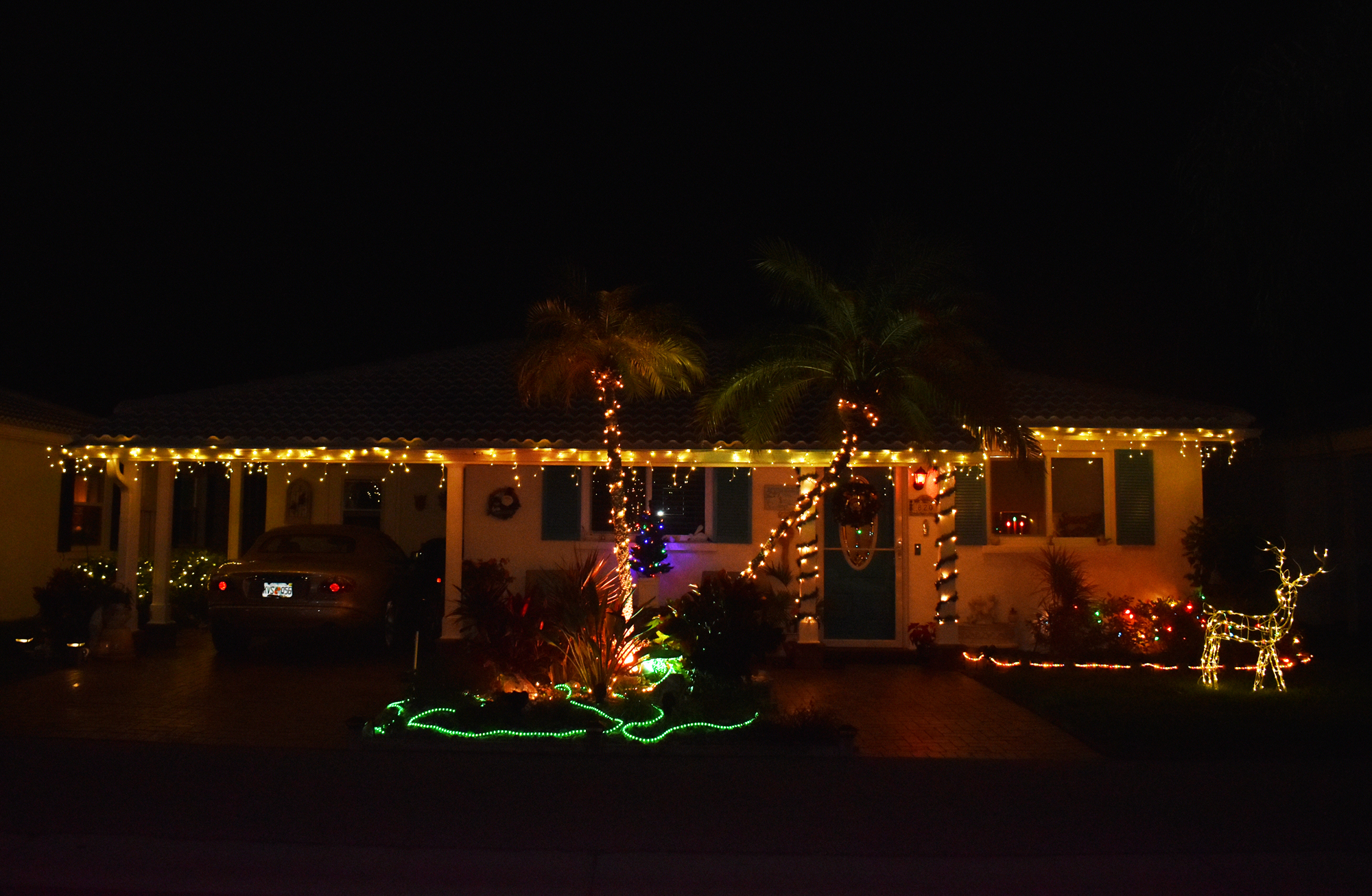 Th owners of this home in the Spanish Main Yacht Club added icicle lights to their roof.